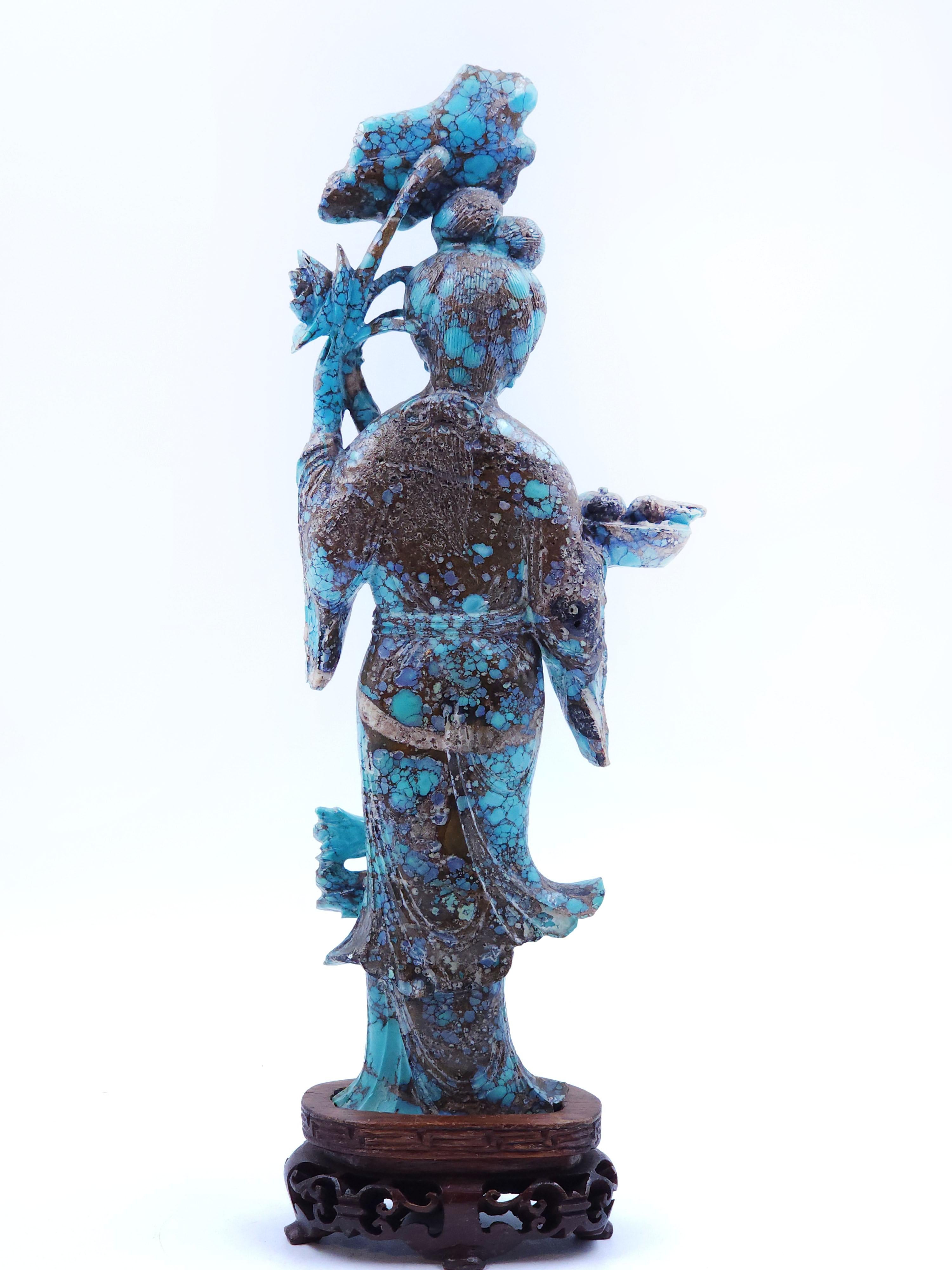 Qing dynasty standing oriental lady in carved turquoise In Good Condition For Sale In Autonomous City Buenos Aires, CABA