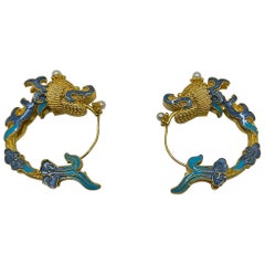 Orecchini a cerchio con drago smaltato in stile dinastia Qing, tonalità oro
