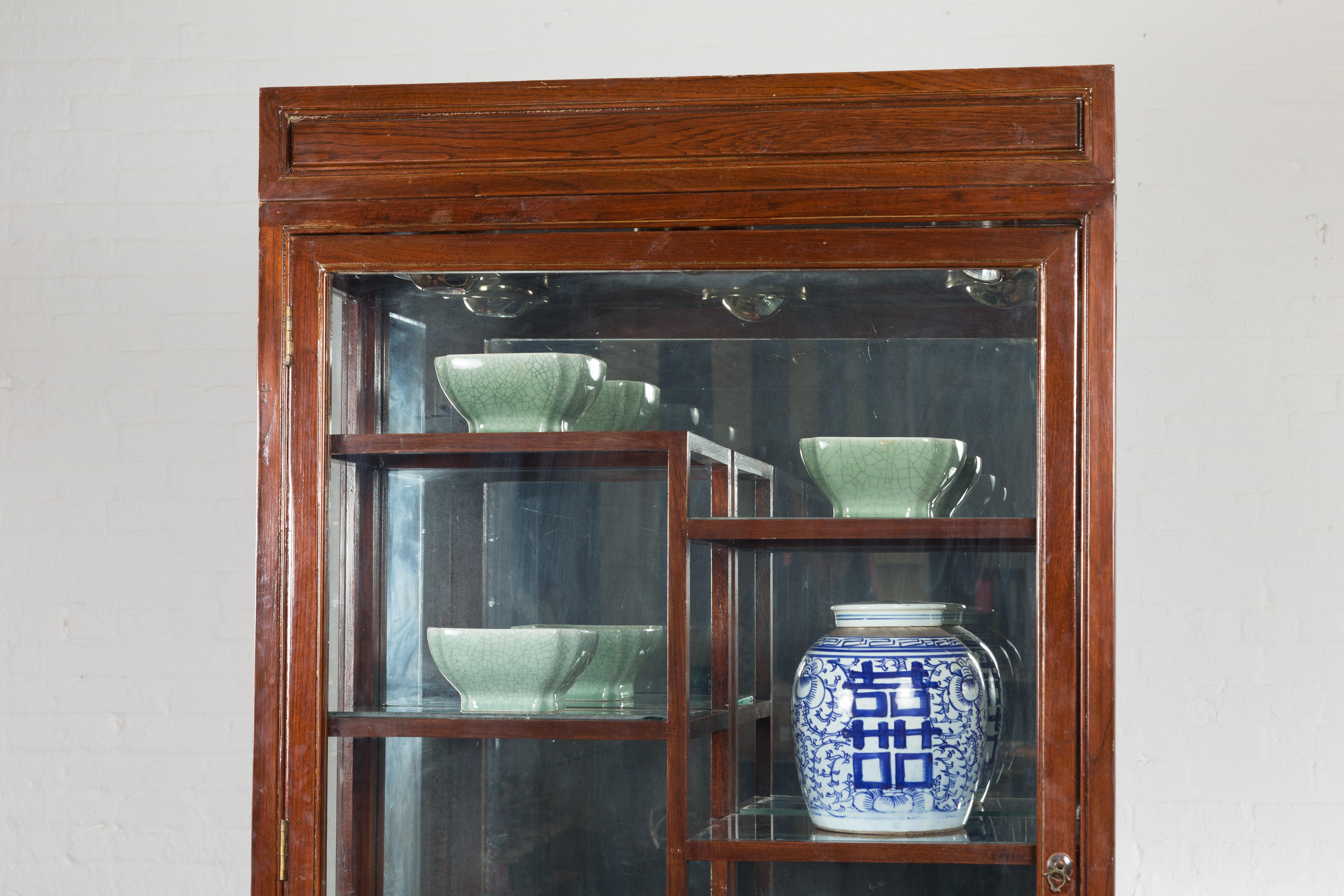 Retrofitierter Vitrineschrank im Stil der Qing-Dynastie mit Spiegeln und Fleckenleuchten (Thailändisch) im Angebot