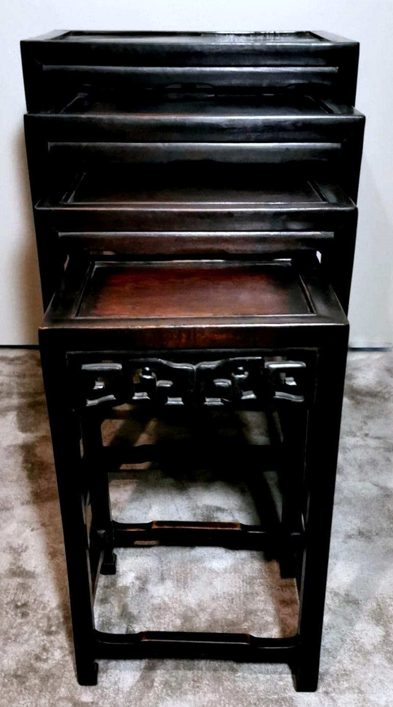 Ensemble de 4 tables d'appoint en bois chinoises de style Dynasty Qing en vente 2