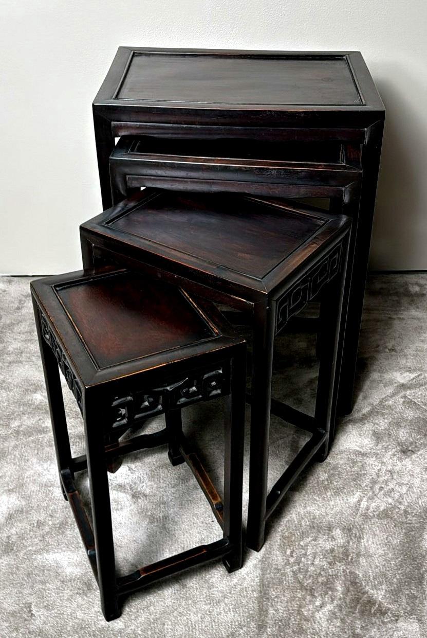Ensemble de 4 tables d'appoint en bois chinoises de style Dynasty Qing en vente 4