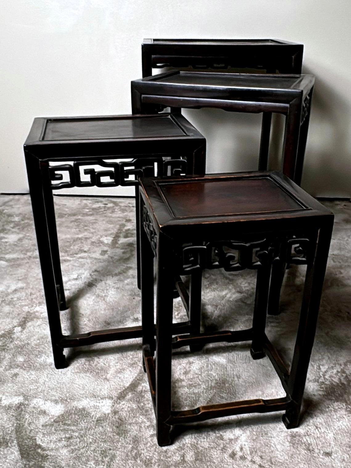 Ensemble de 4 tables d'appoint en bois chinoises de style Dynasty Qing en vente 8