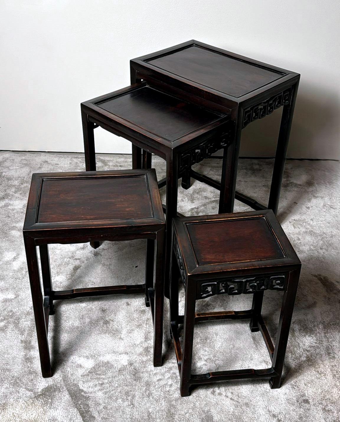 Ensemble de 4 tables d'appoint en bois chinoises de style Dynasty Qing en vente 9