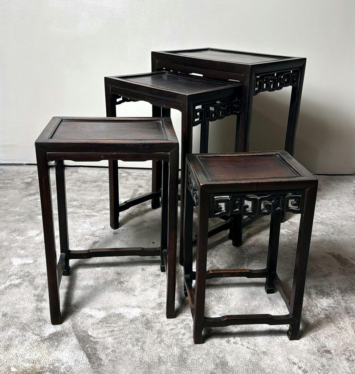 Ensemble de 4 tables d'appoint en bois chinoises de style Dynasty Qing en vente 10