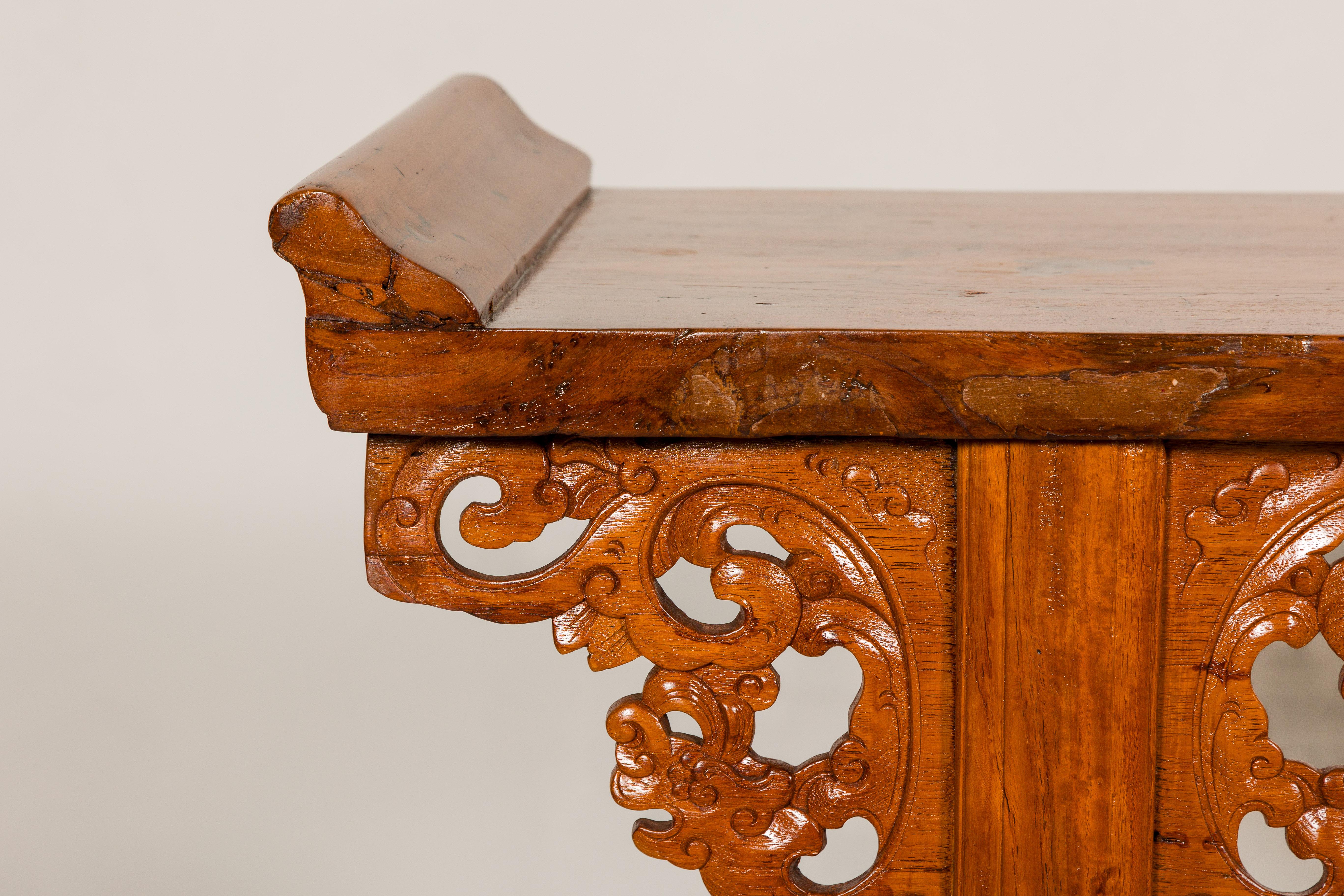 Qing Dynasty Tall Altar Console Table with Carved Scrolling Spandrels For Sale 3