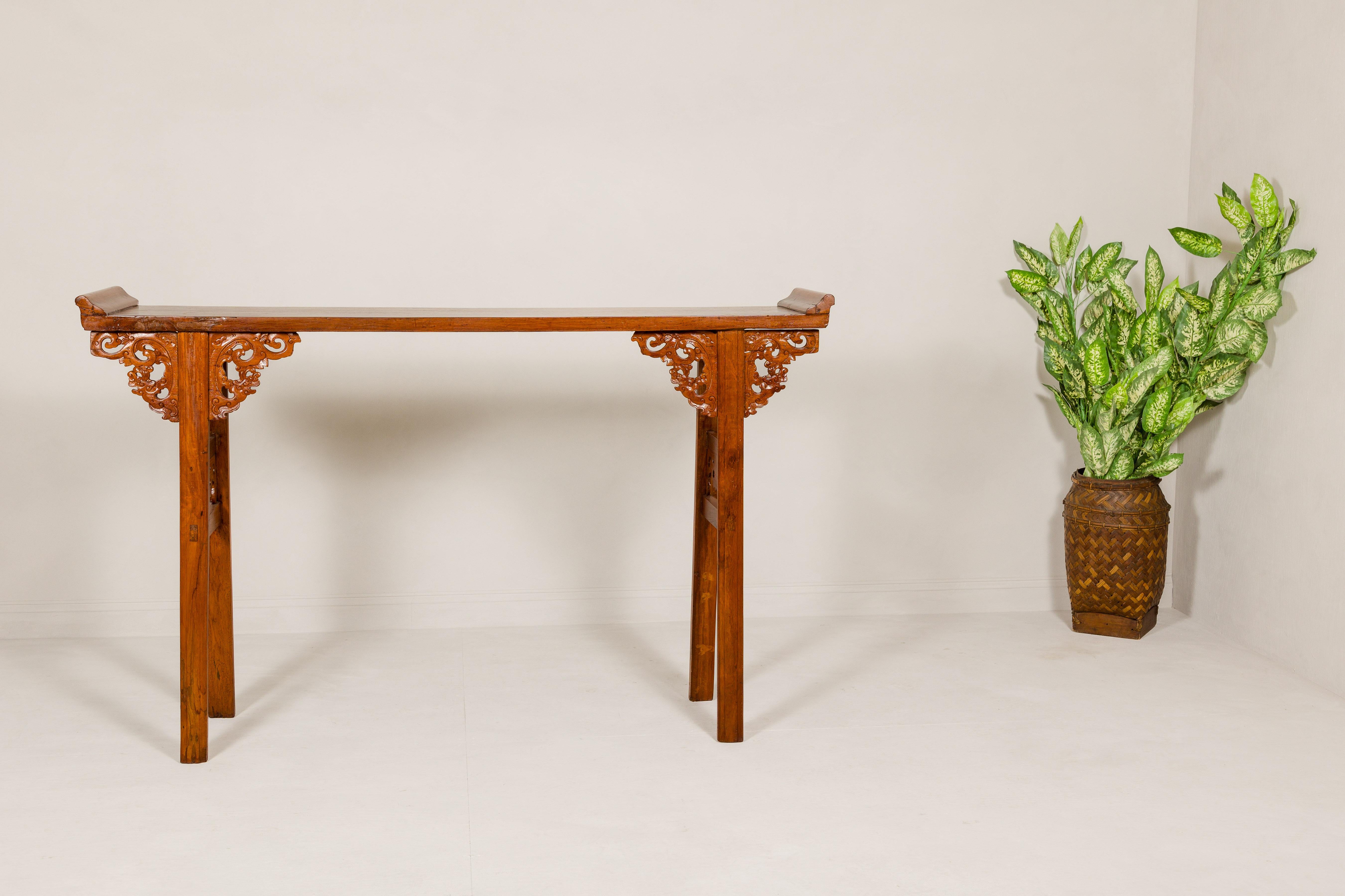 Qing Dynasty Tall Altar Console Table with Carved Scrolling Spandrels In Good Condition For Sale In Yonkers, NY