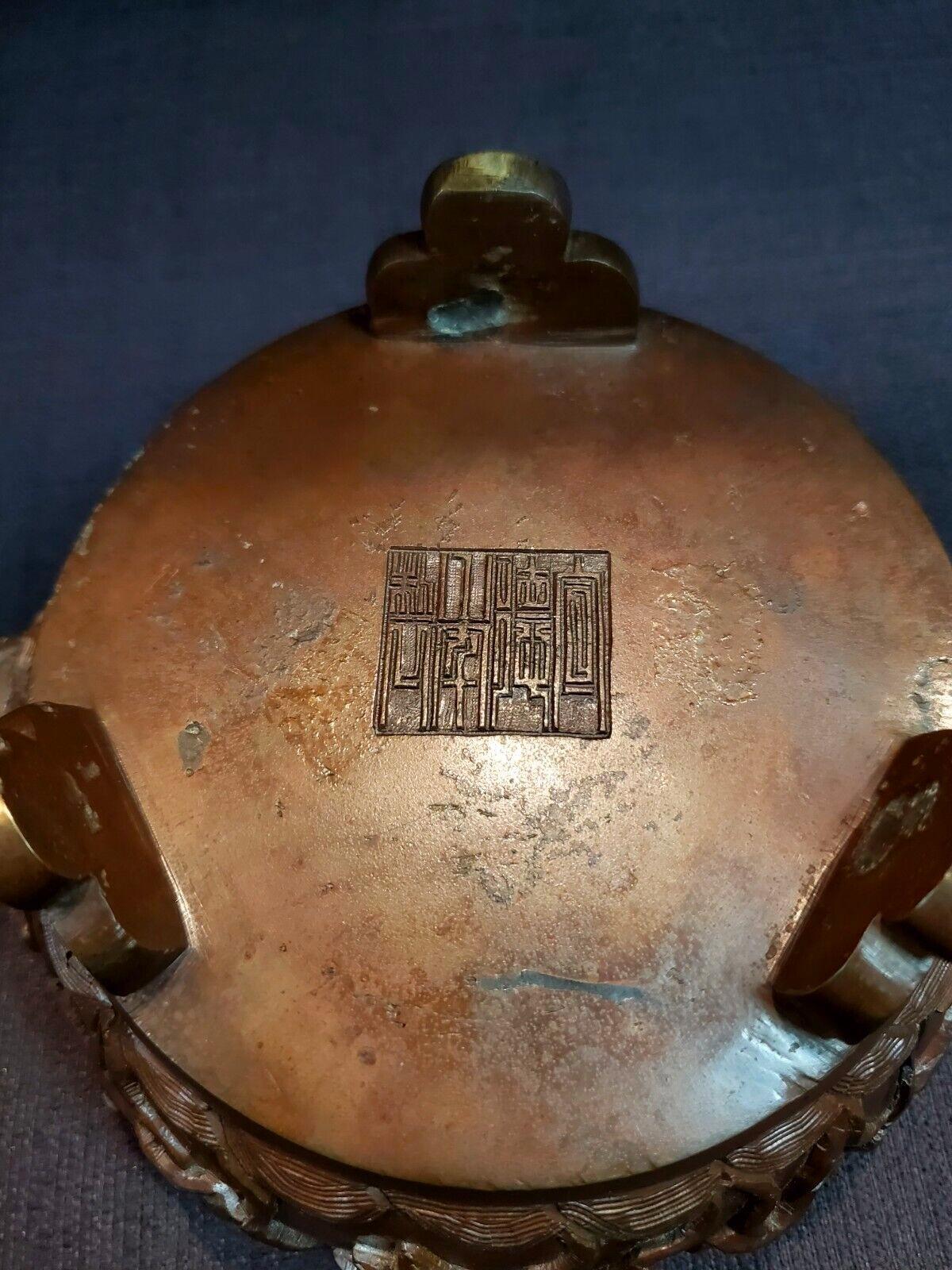 Qing, Chinese antique early period high relief lotus leaf pattern copper incense burner/ ?,?? ?????????.
Condition:Shows normal sign of wear and use, No damage or cracks. 
Approximate size: Height: 8cm, Diameter: 12.5cm. Please refer the size and