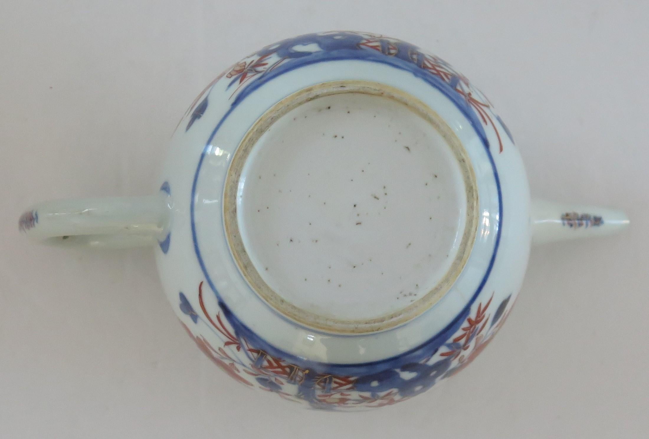 Chinese Export Kangxi Period Teapot Hand Painted Imari Pattern, Circa 1710 For Sale 8