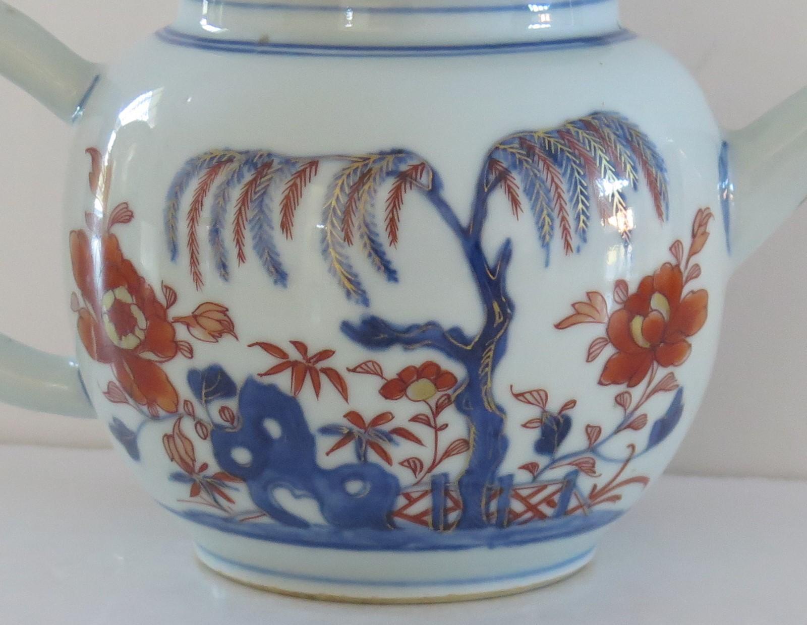 Porcelain Chinese Export Kangxi Period Teapot Hand Painted Imari Pattern, Circa 1710 For Sale