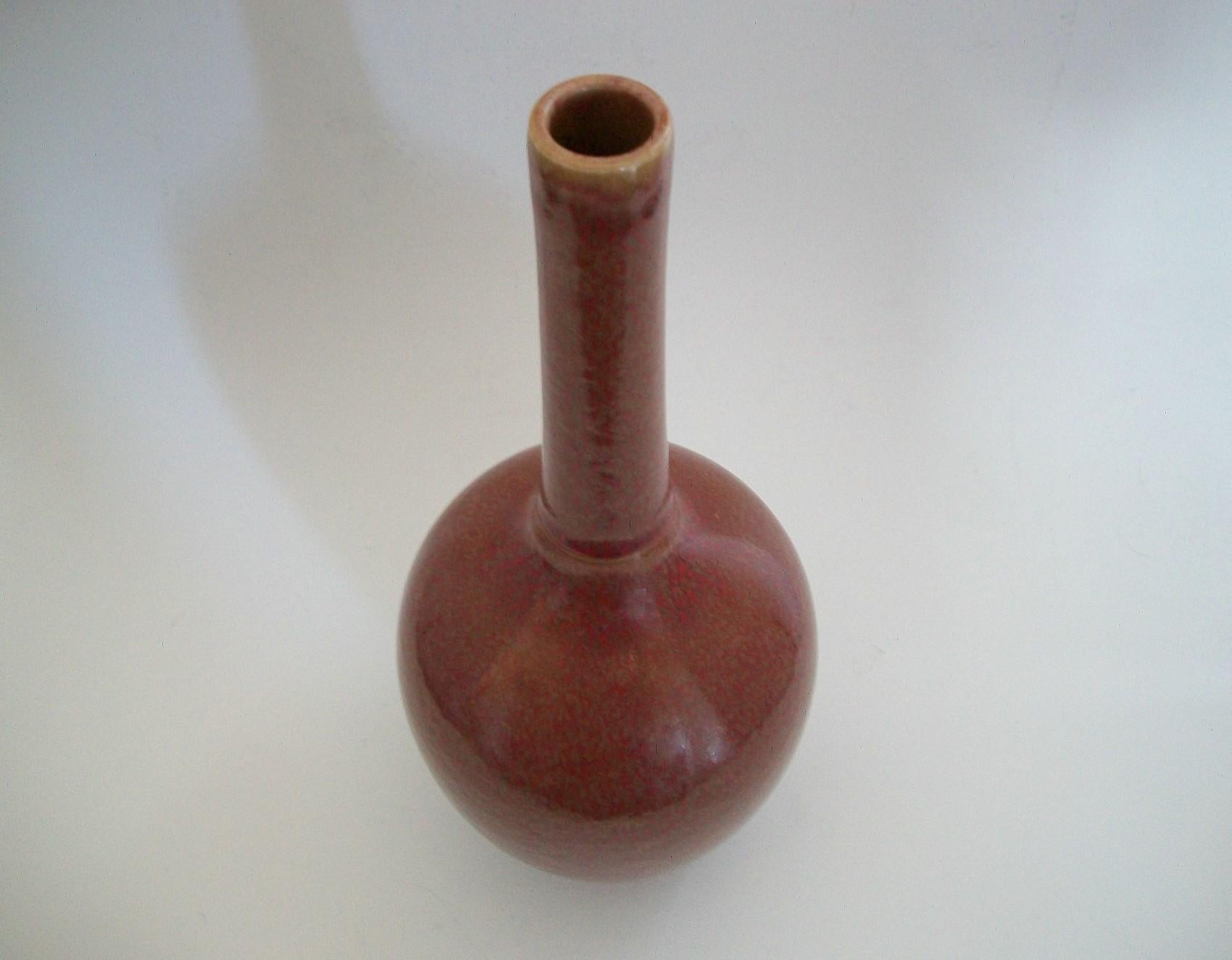 Qing Peach-Bloom Bottle Neck Vase, Six Character Mark, China, 19th Century For Sale 7