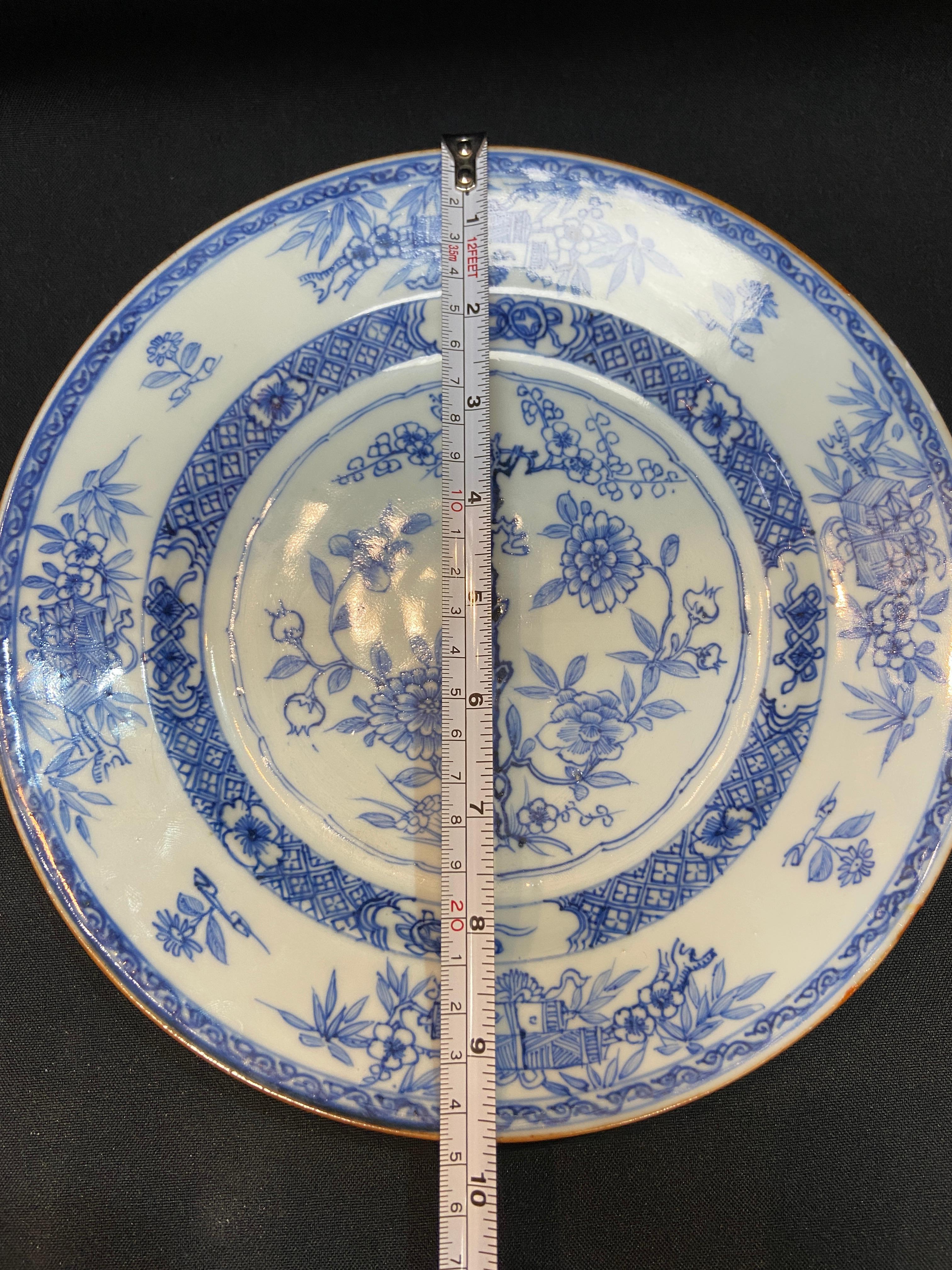 Qing， Qianlong Period blue and white “Flowers” dish For Sale 8