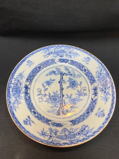 Qing， Qianlong Period blue and white “Flowers” dish