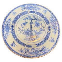 Qing， Qianlong Period blue and white “Flowers” dish