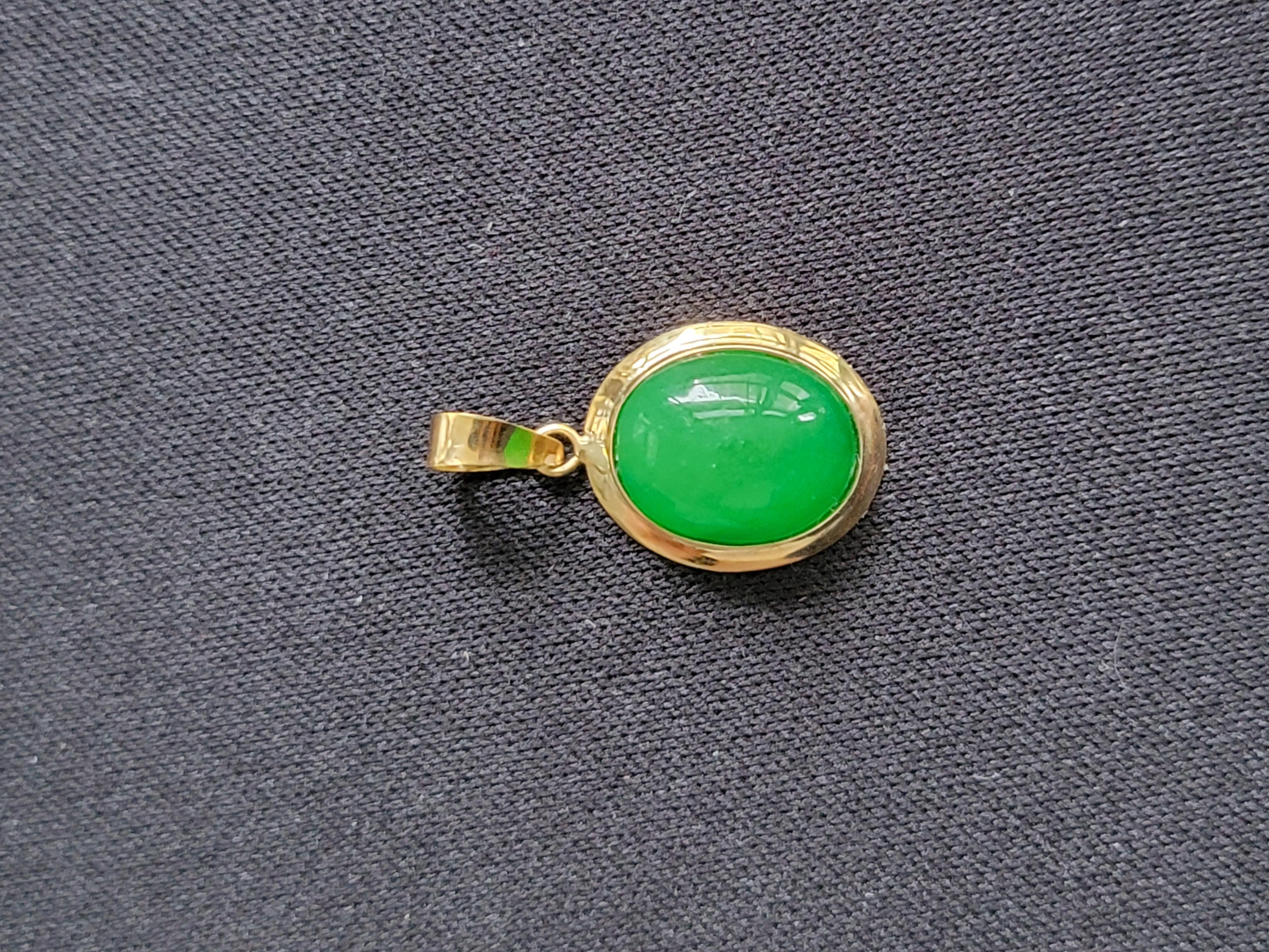 Qīng Zhong Green Jade Pendant with solid 14K Yellow Gold In New Condition For Sale In Kowloon, HK