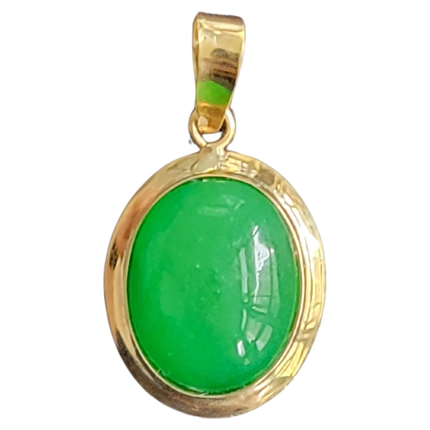 Qīng Zhong Green Jade Pendant with solid 14K Yellow Gold For Sale