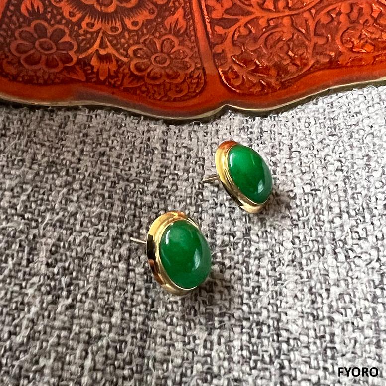 Qīng Zhong Green Jade Stud Earrings with solid 14K Yellow Gold For Sale 5