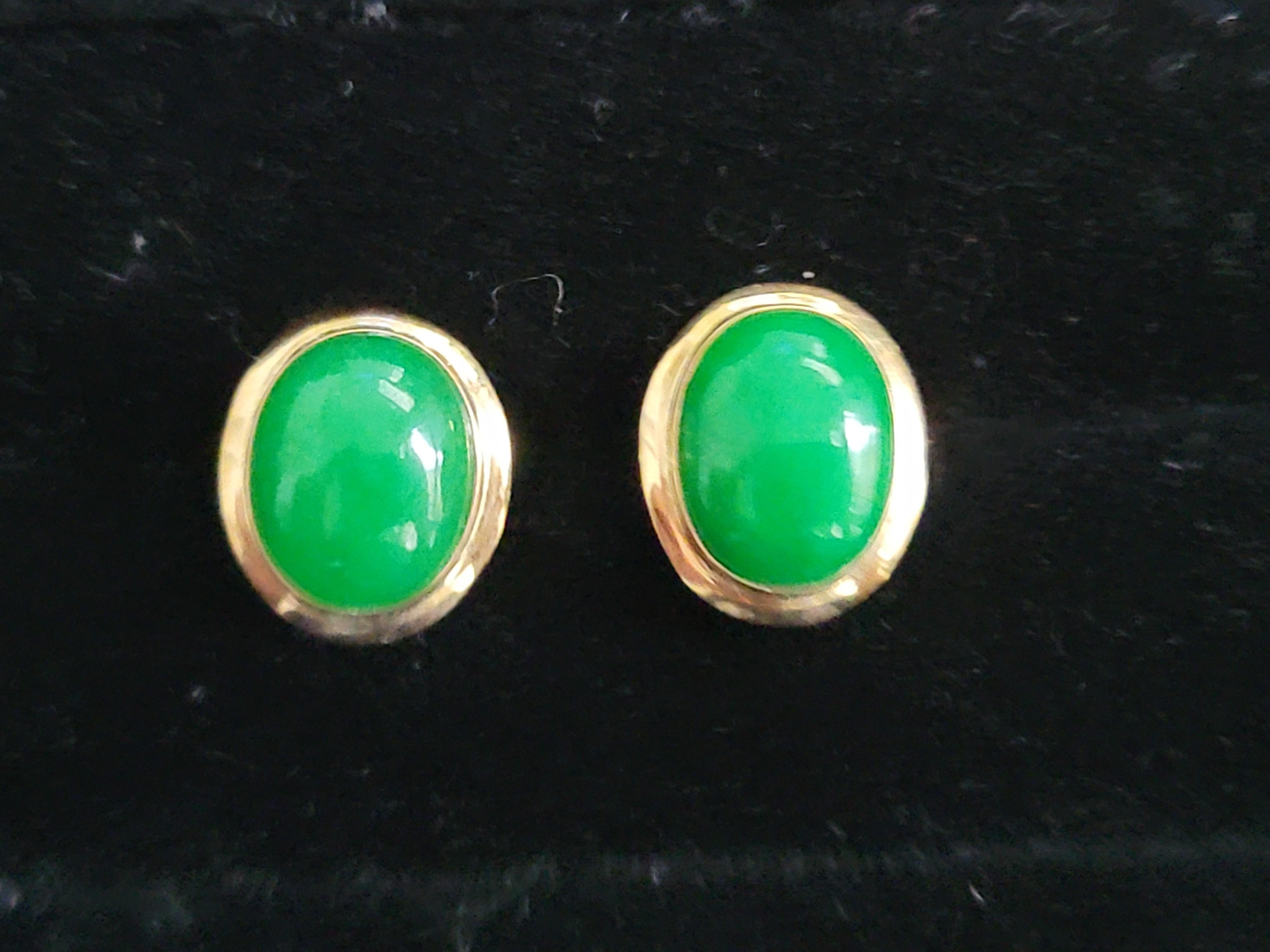 Women's or Men's Qīng Zhong Green Jade Stud Earrings with solid 14K Yellow Gold For Sale