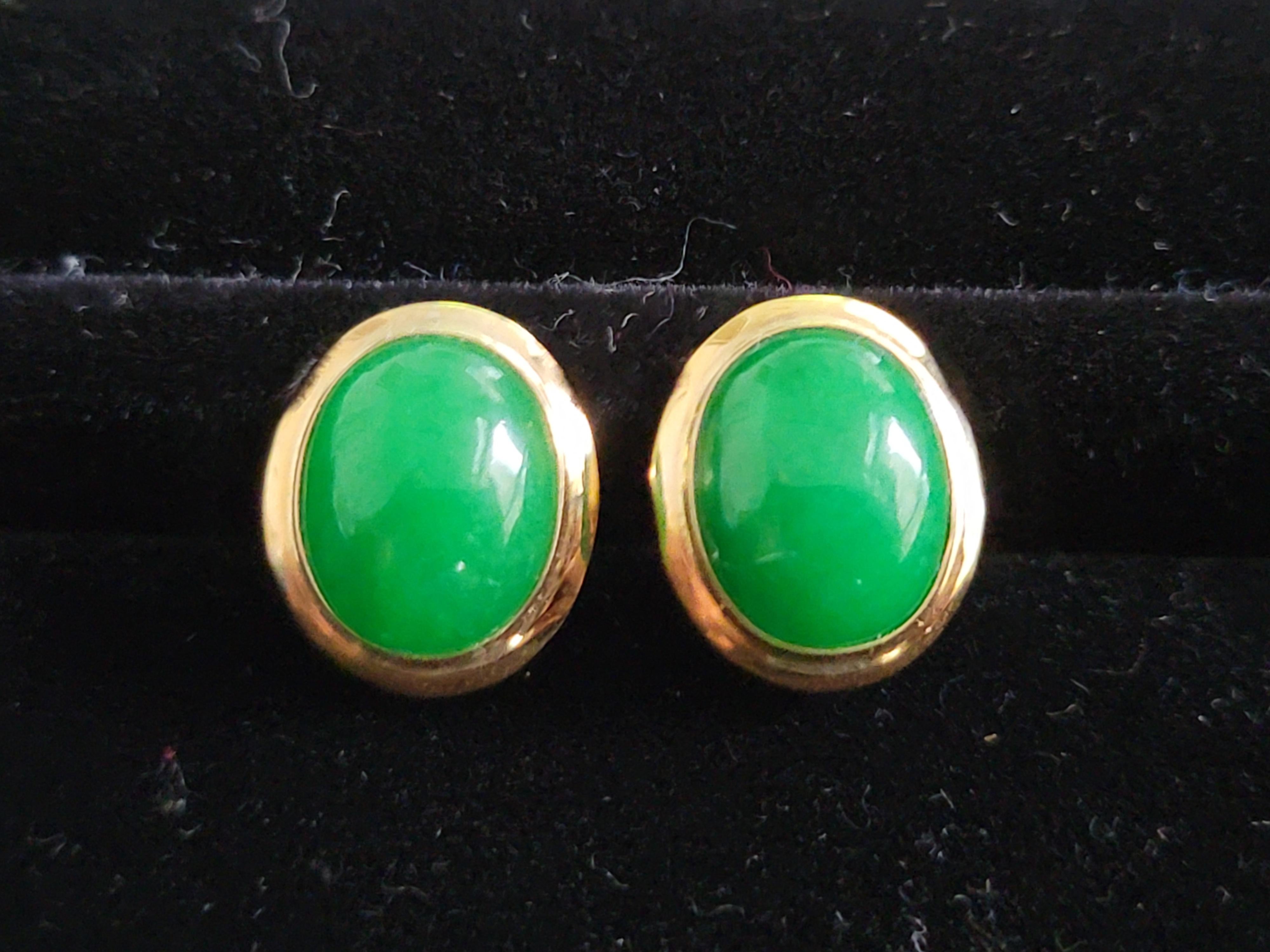 Qīng Zhong Green Jade Stud Earrings with solid 14K Yellow Gold For Sale 2