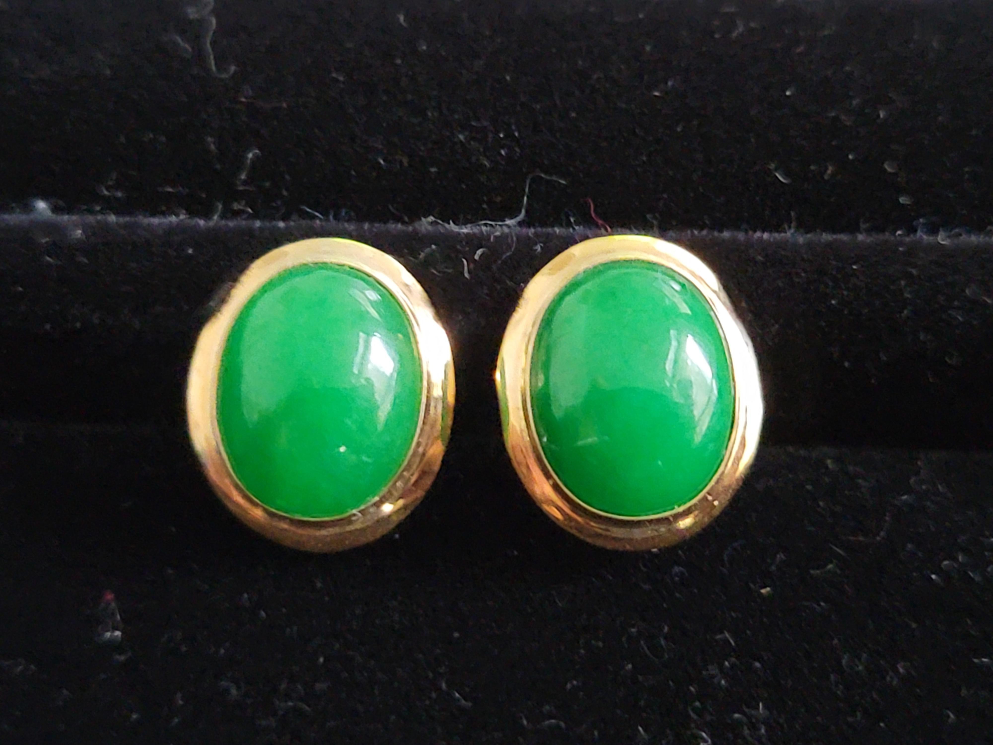 Qīng Zhong Green Jade Stud Earrings with solid 14K Yellow Gold For Sale 3