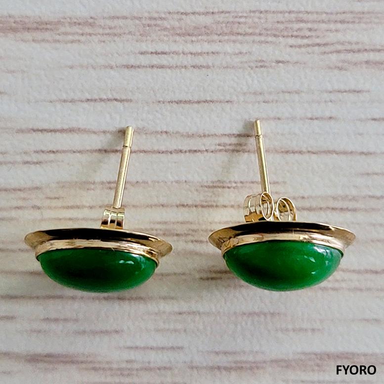 Qīng Zhong Green Jade Stud Earrings with solid 14K Yellow Gold For Sale 4