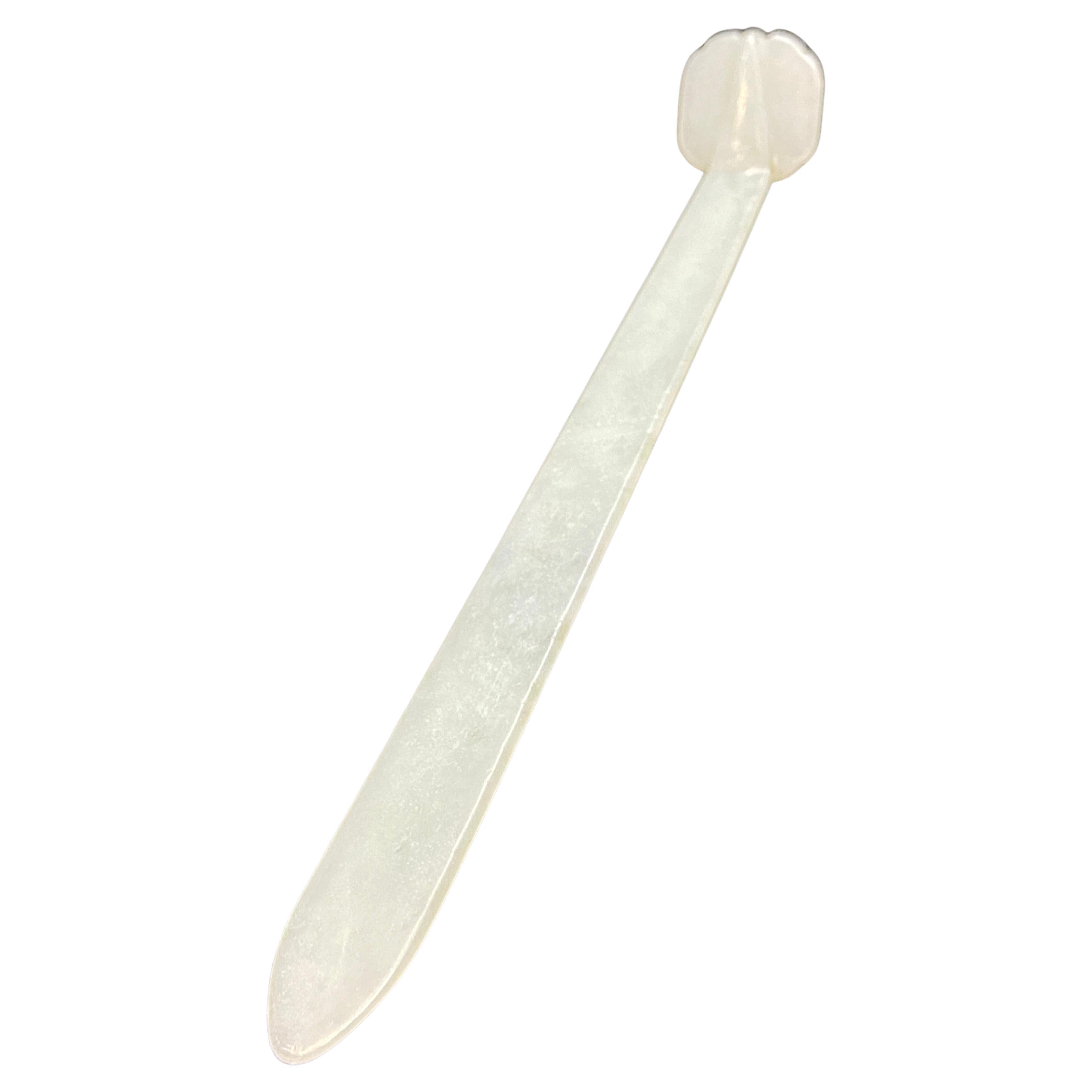 Qing， Hand-carved Celedon white jade hair pin/ 清，白玉弯头簪 （全品）
Condition：Shows normal sign of wear and use，please look carefully before purchase. 
Approximate size：L：14.5 cm，W： 2 cm.  Please refer the size in the images above. 
Terms and policy: 
