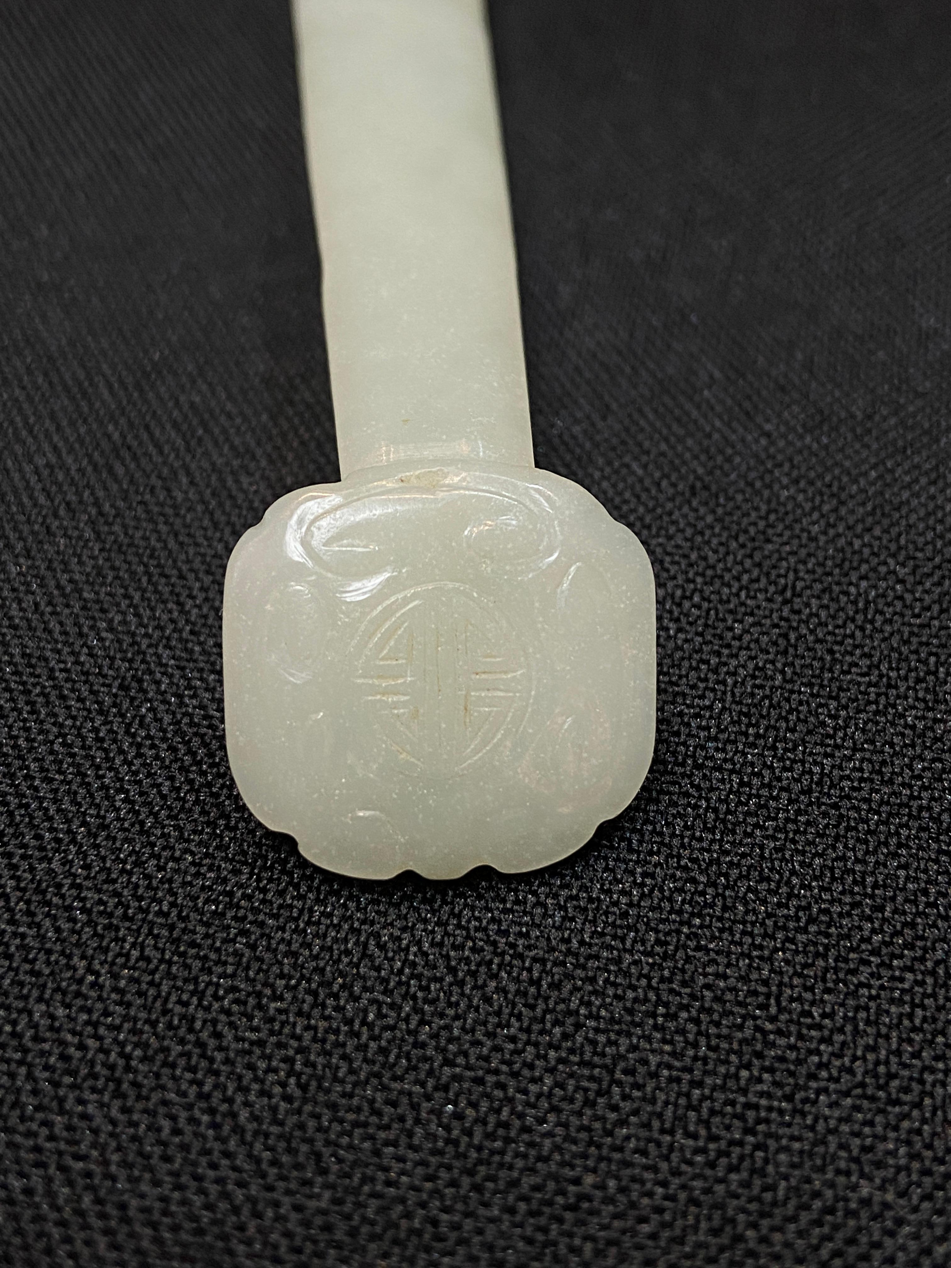 18th Century Qing，A delicate Hand-carved Celedon white jade hair pin For Sale
