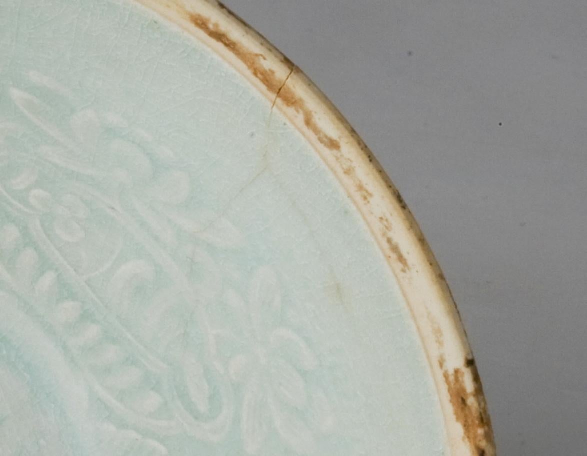 Qingbai-Schale mit geschnitztem Kranich, Song Dynasty (Unglasiert) im Angebot