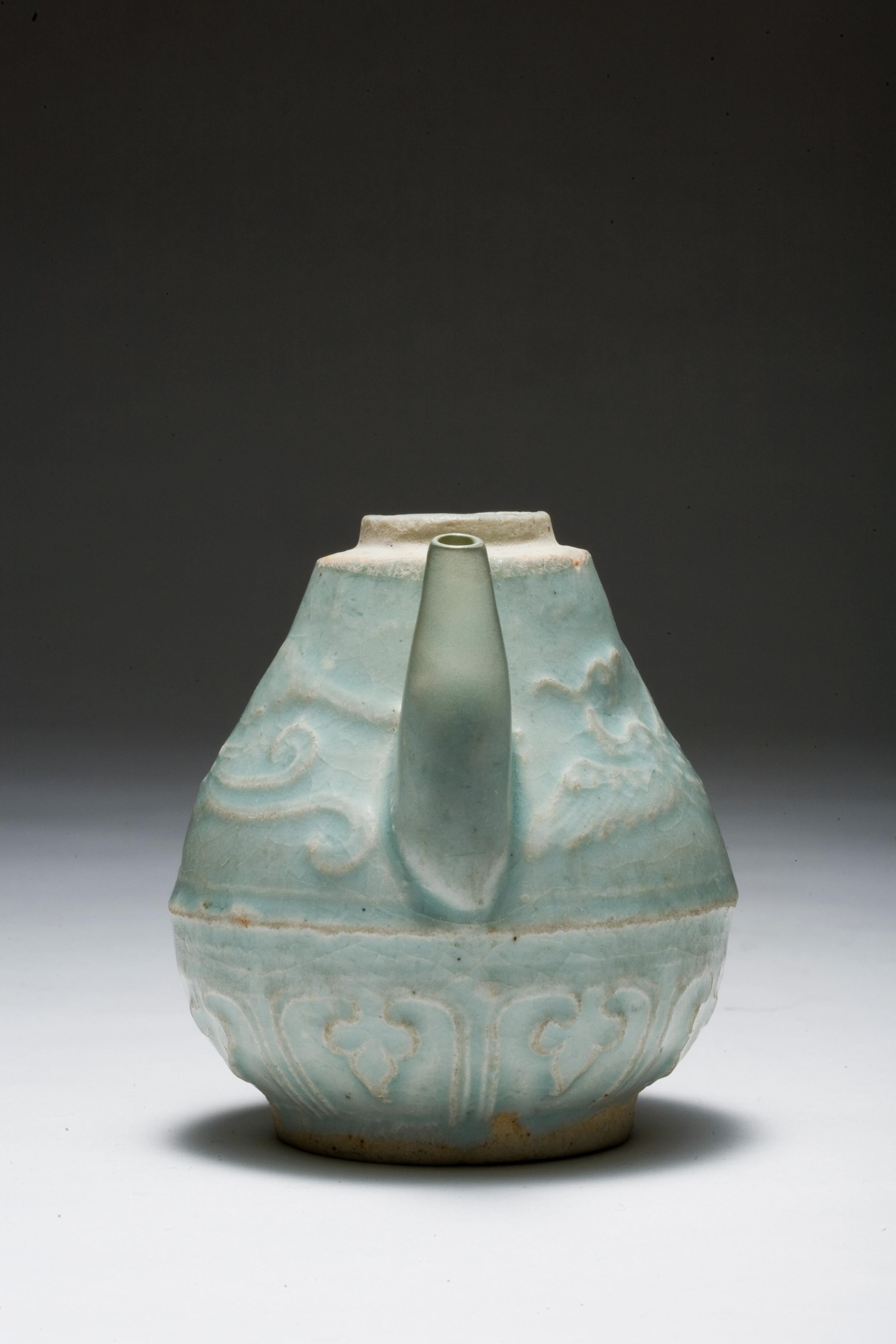 Glazed Qingbai ewer with slip decoration of two phoenix and lotus leaves, Yuan Dynasty For Sale