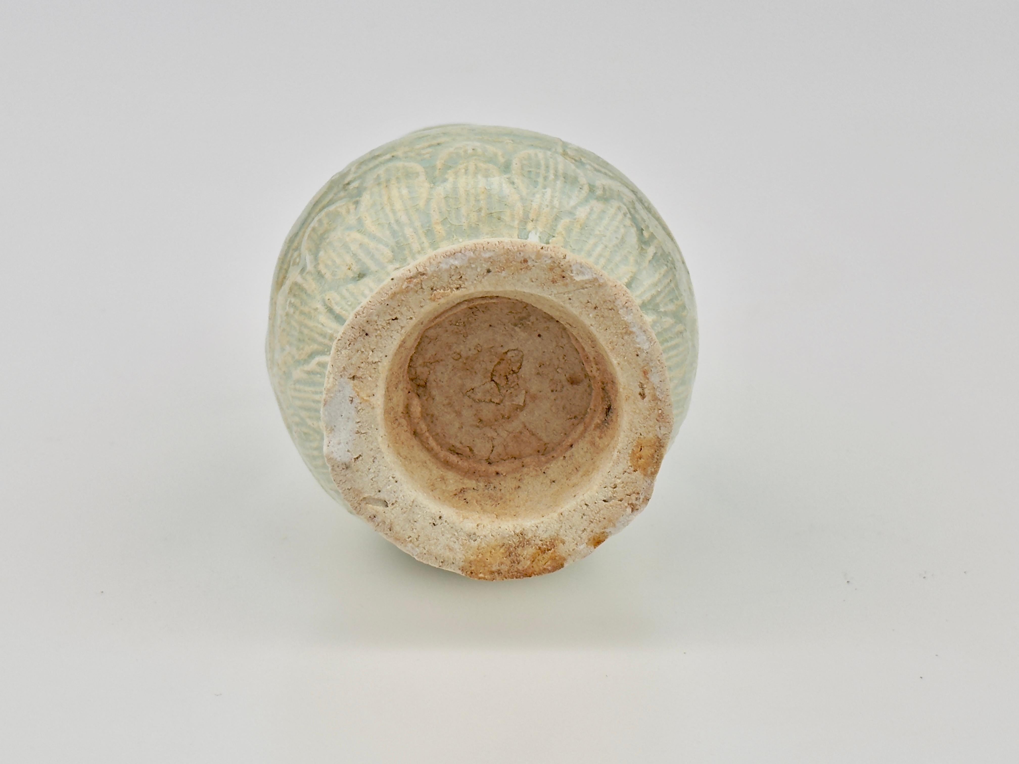 White Ware Moulded Baluster Form, Yuan Dynasty, 14th century For Sale 2