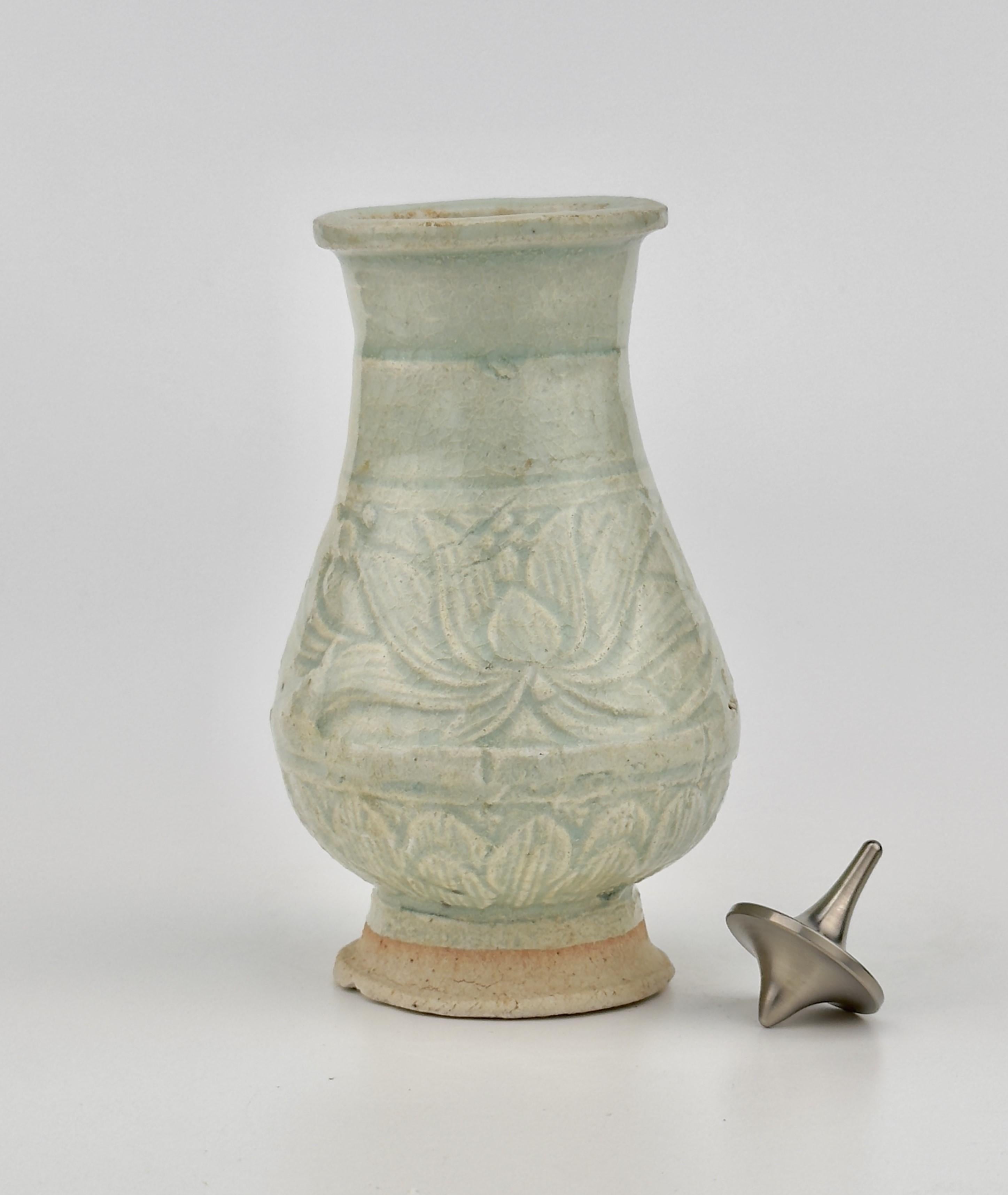 White Ware Moulded Baluster Form, Yuan Dynasty, 14th century For Sale 4