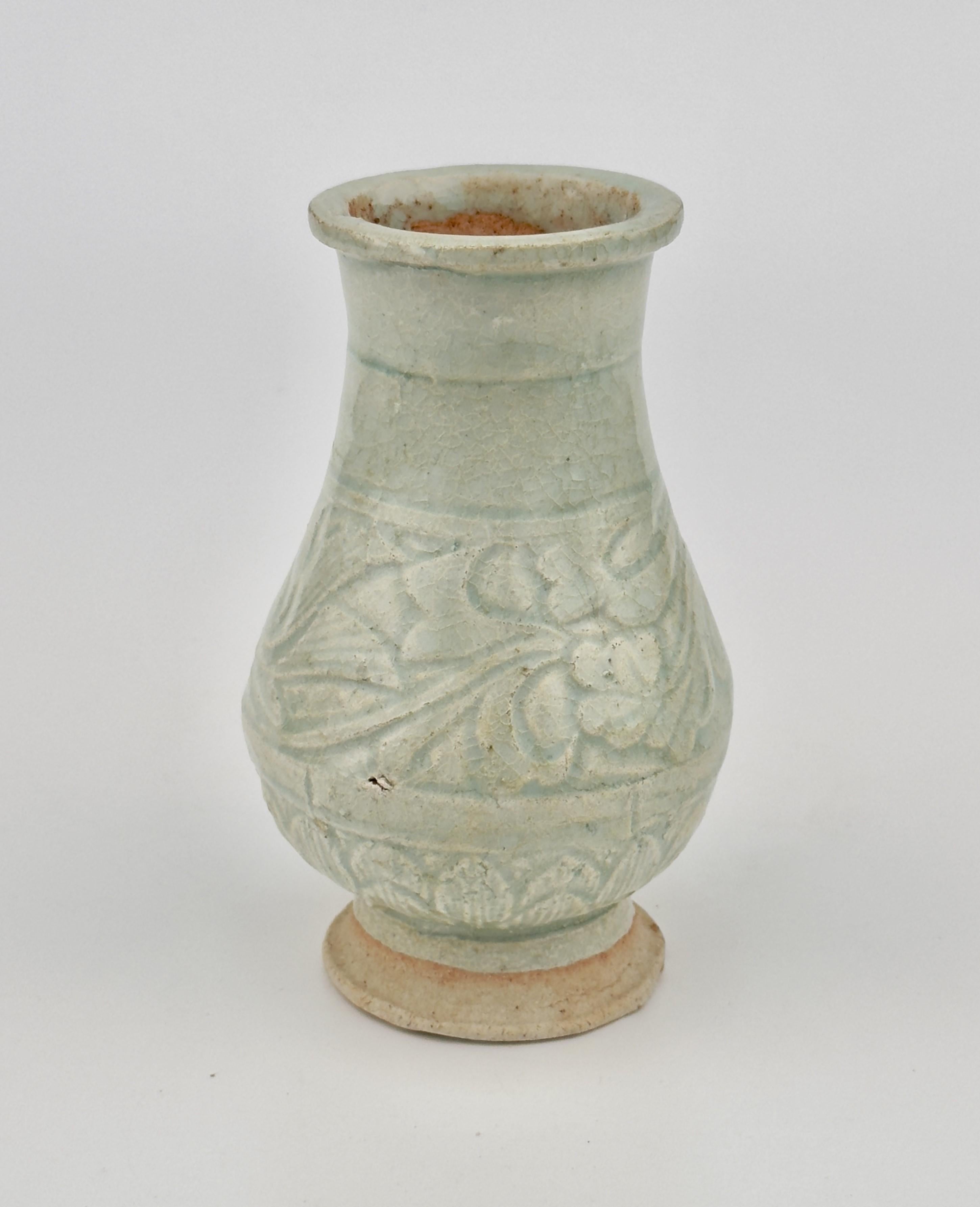 White Ware Moulded Baluster Form, Yuan Dynasty, 14th century In Good Condition For Sale In seoul, KR