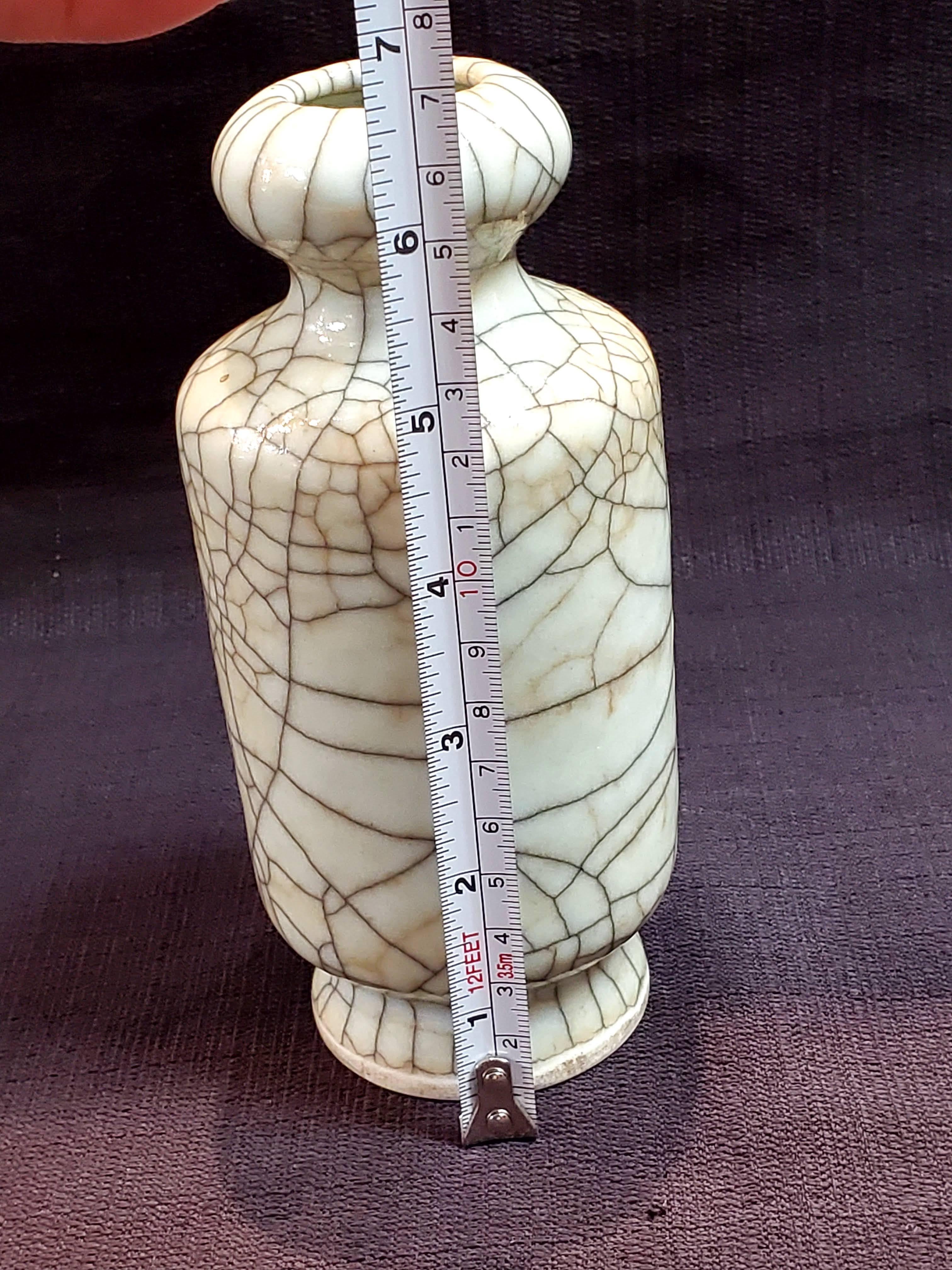 Qing，Chinese antique Qianlong period Ge-glazed small porcelain vase For Sale 4