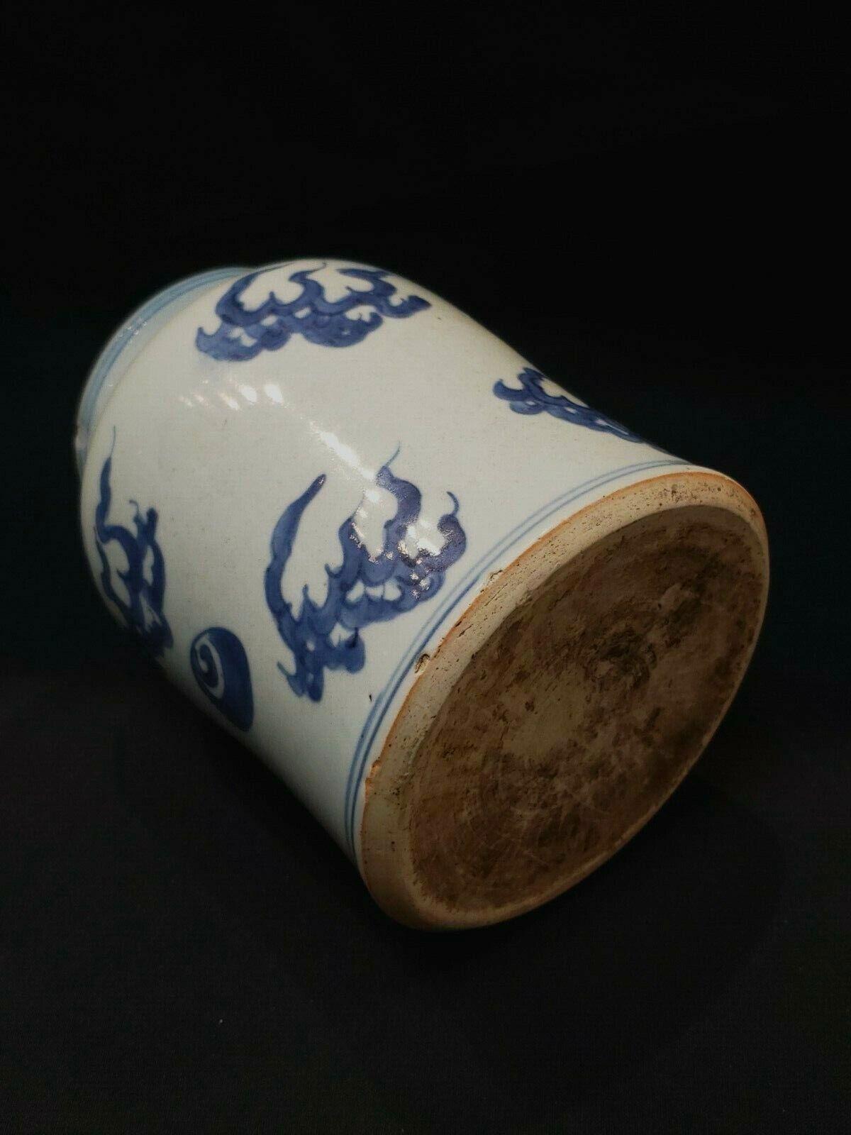 Vernissé Qing，Chinese antique Shunzhi blue and white cloud pattern porcelain jar en vente