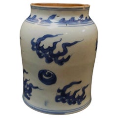 Qing，Chinese antique Shunzhi blue and white cloud pattern porcelain jar
