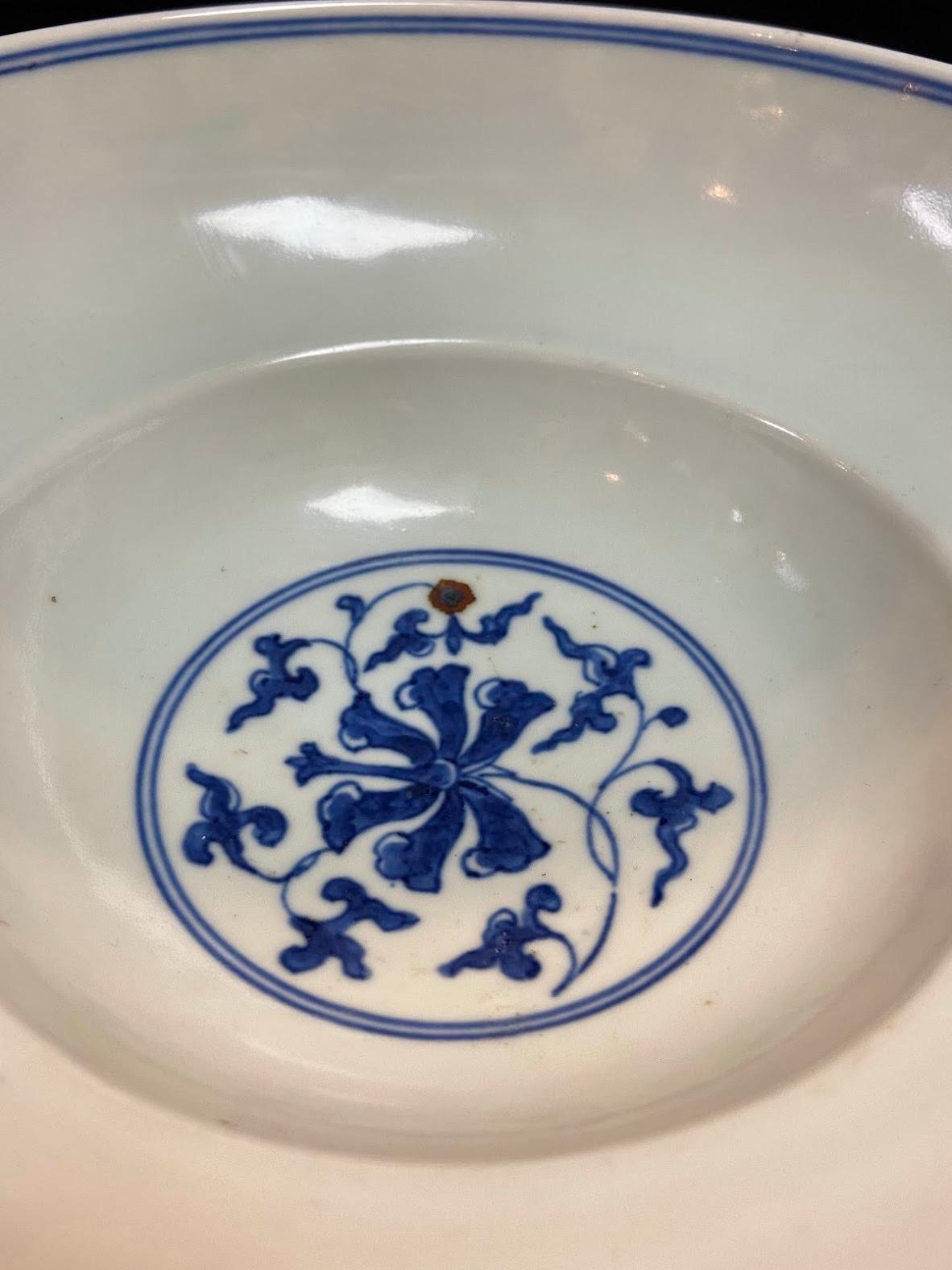 Qing, Mid Period Blue and White Folding-Lotus Pattern Porcelain Bowl For Sale 5