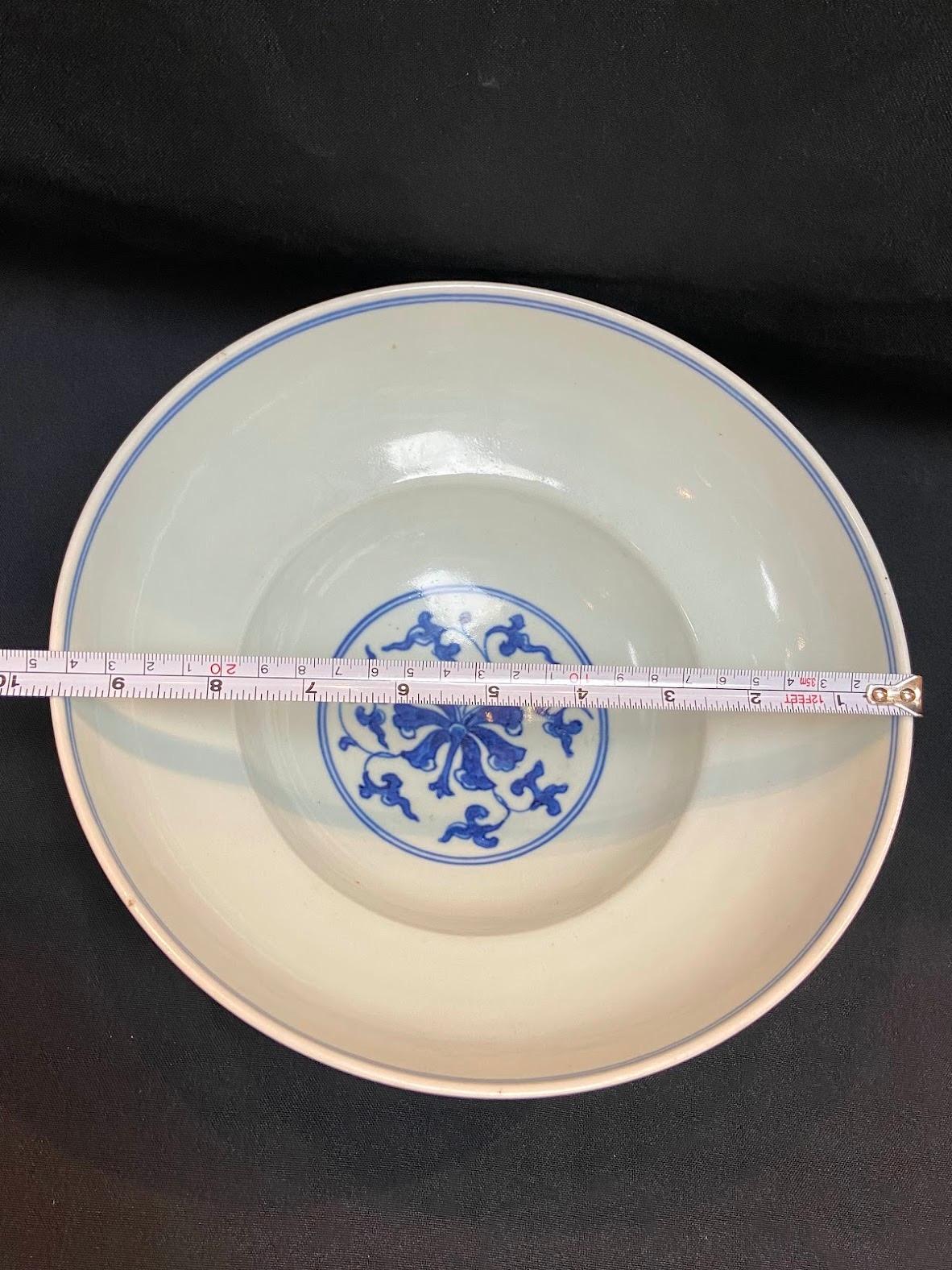 Qing, Mid Period Blue and White Folding-Lotus Pattern Porcelain Bowl For Sale 11