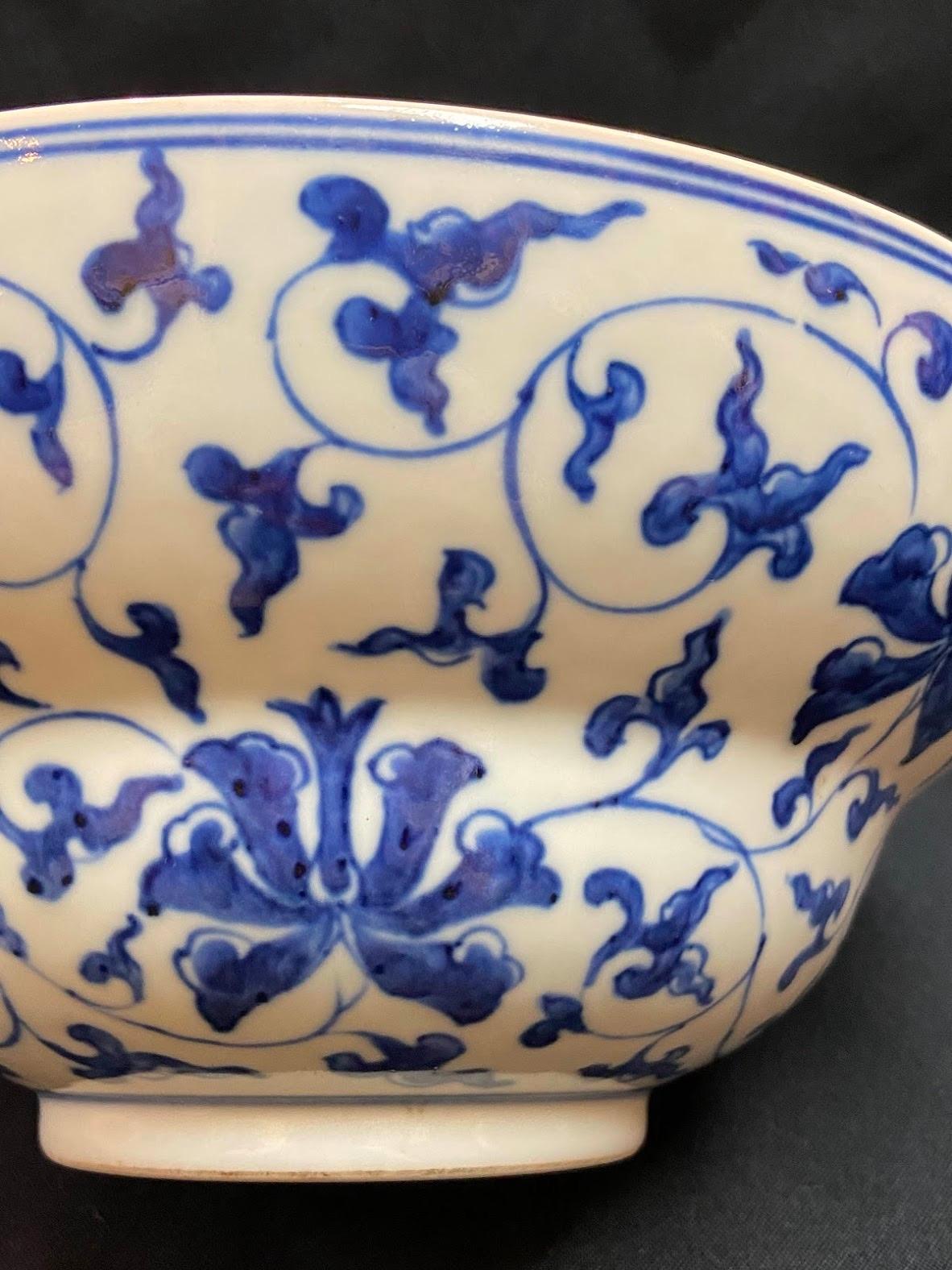 Qing, Mid Period Blue and White Folding-Lotus Pattern Porcelain Bowl In Good Condition For Sale In San Gabriel, CA