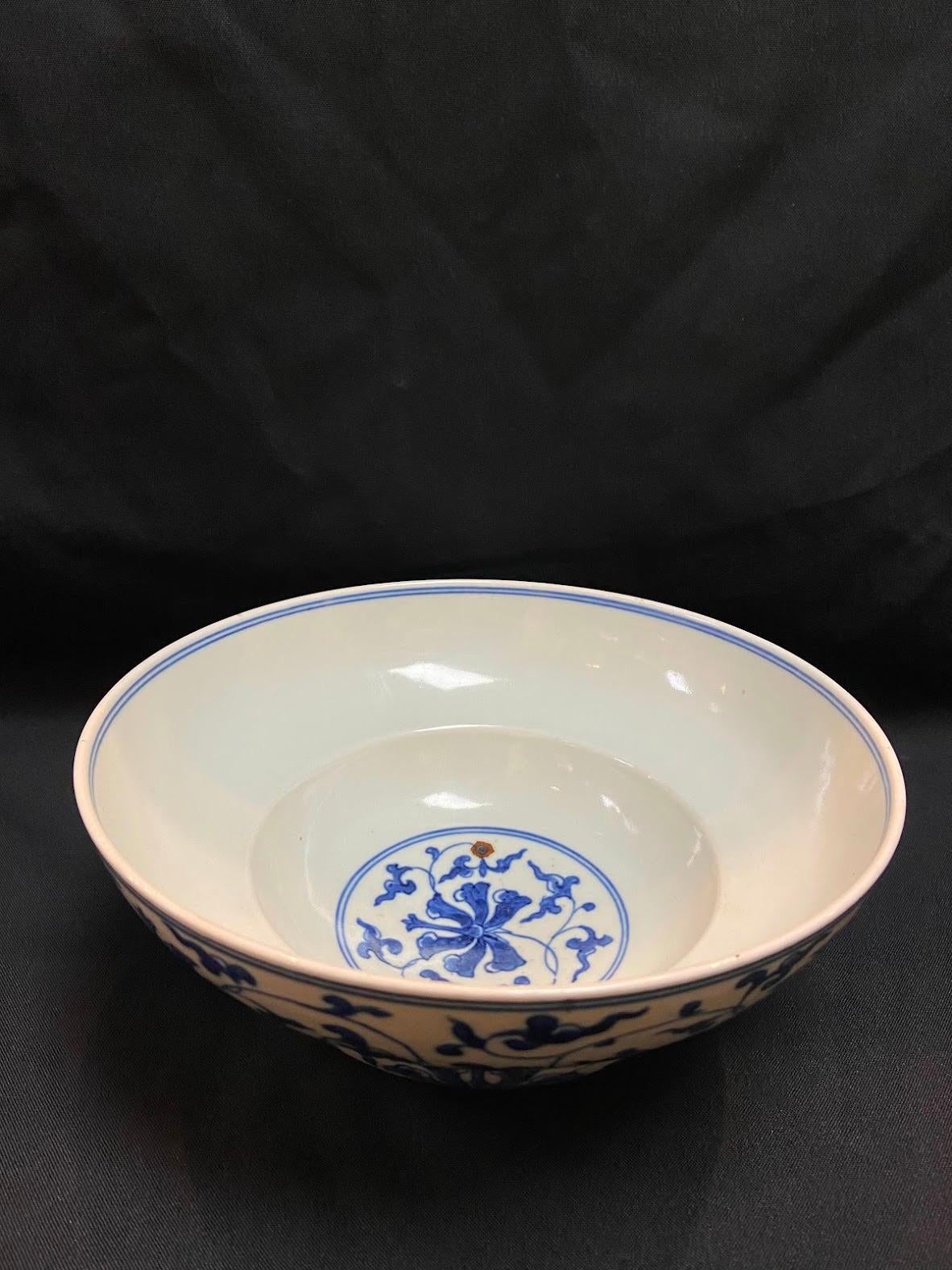 Qing, Mid Period Blue and White Folding-Lotus Pattern Porcelain Bowl For Sale 3