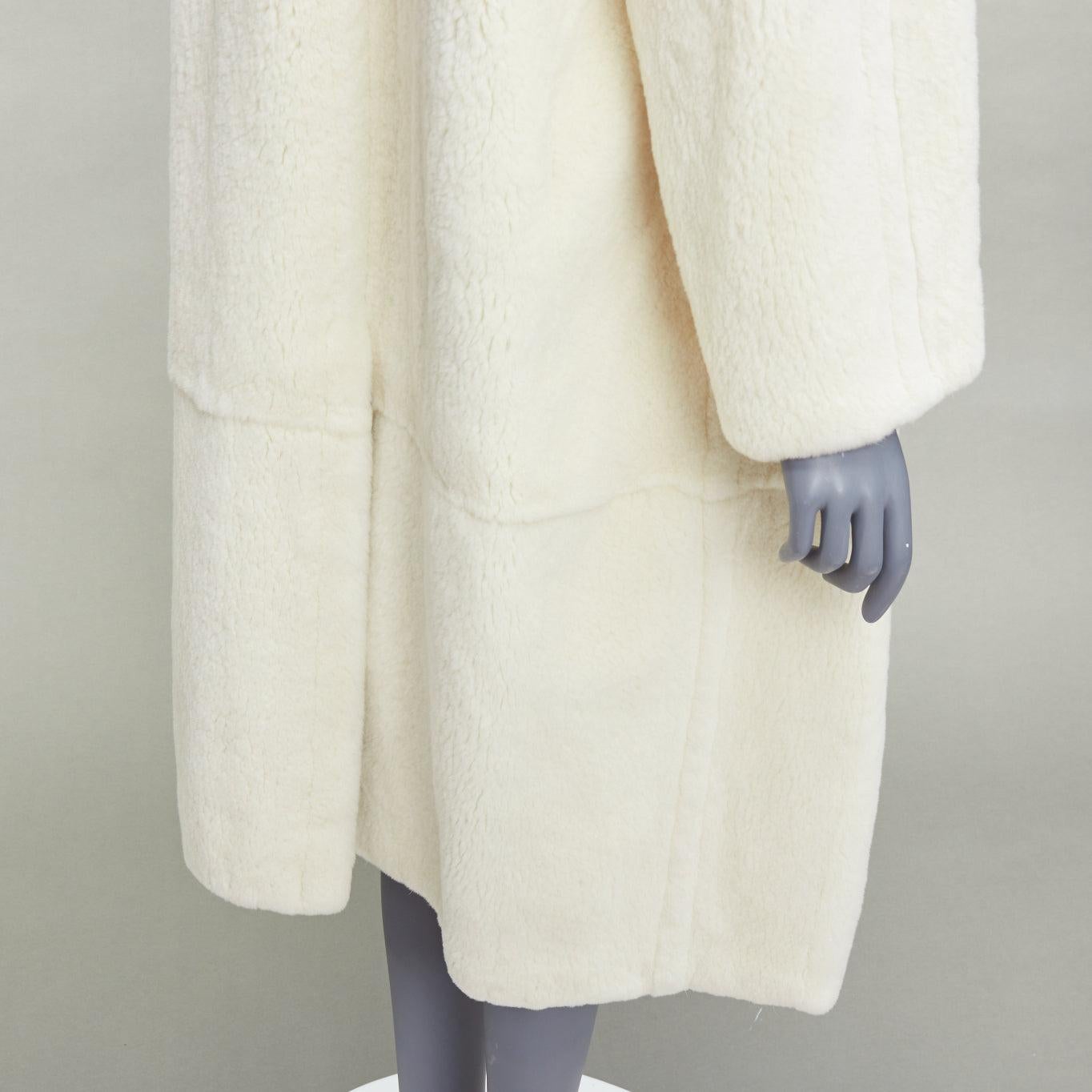 BIGIGLI Manteau long en fourrure véritable patchwork blanc cassé avec boucle de ceinture FR38 M en vente 2