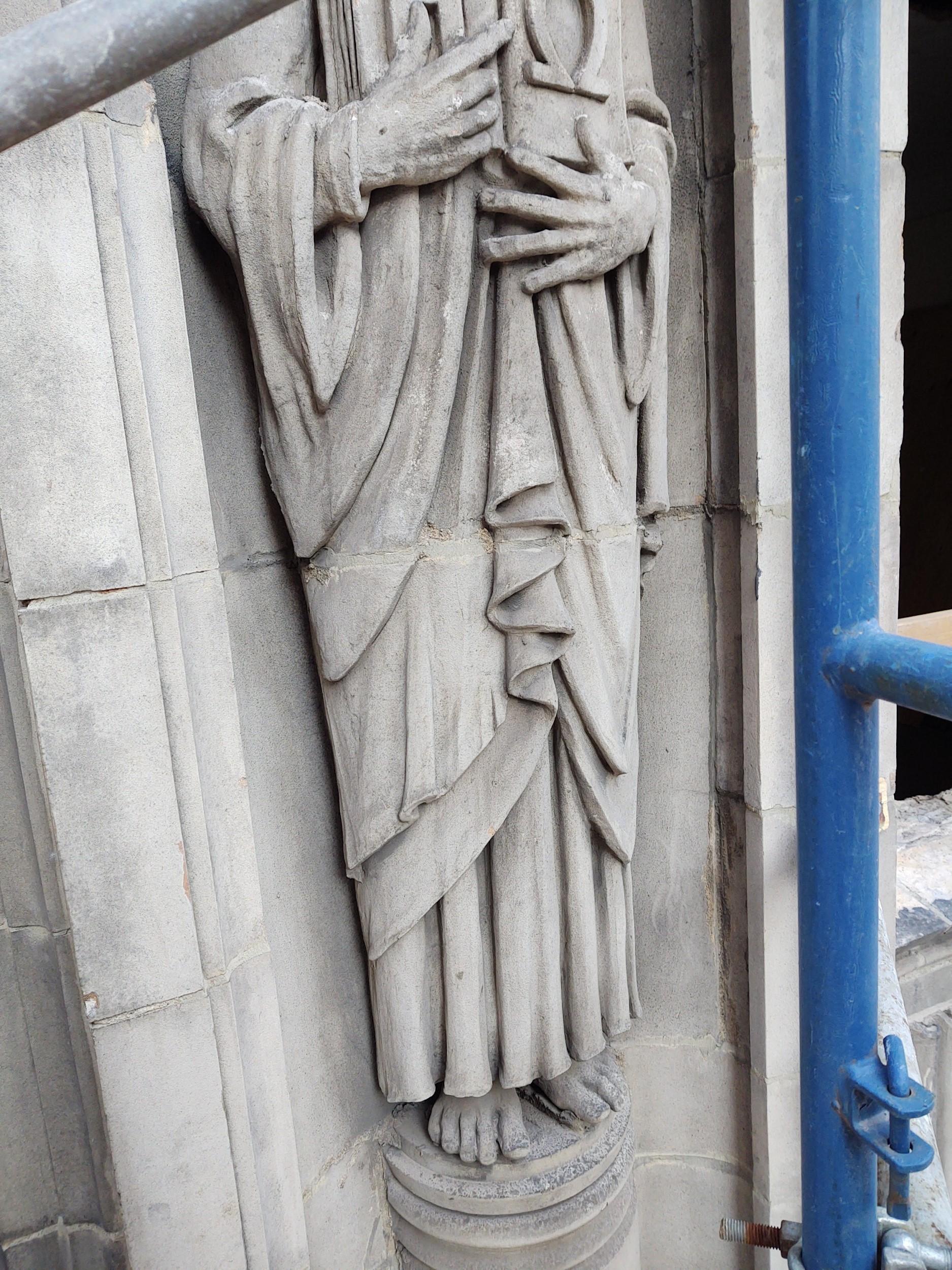 Avail Art Deco Terrakotta-Statue Christus mit Alpha + Omega, Menge 8