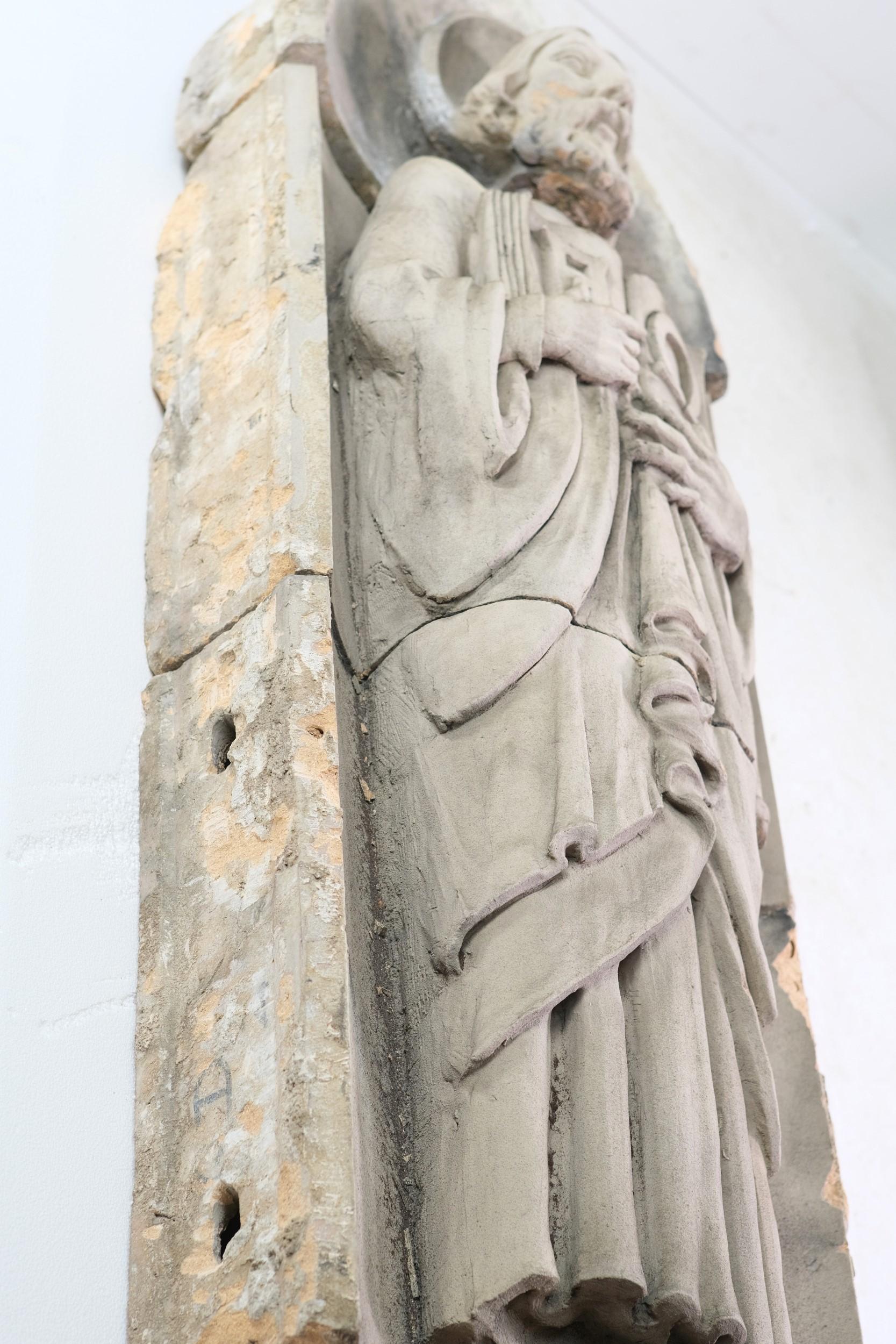 Avail Art Deco Terrakotta-Statue Christus mit Alpha + Omega, Menge (Frühes 20. Jahrhundert)