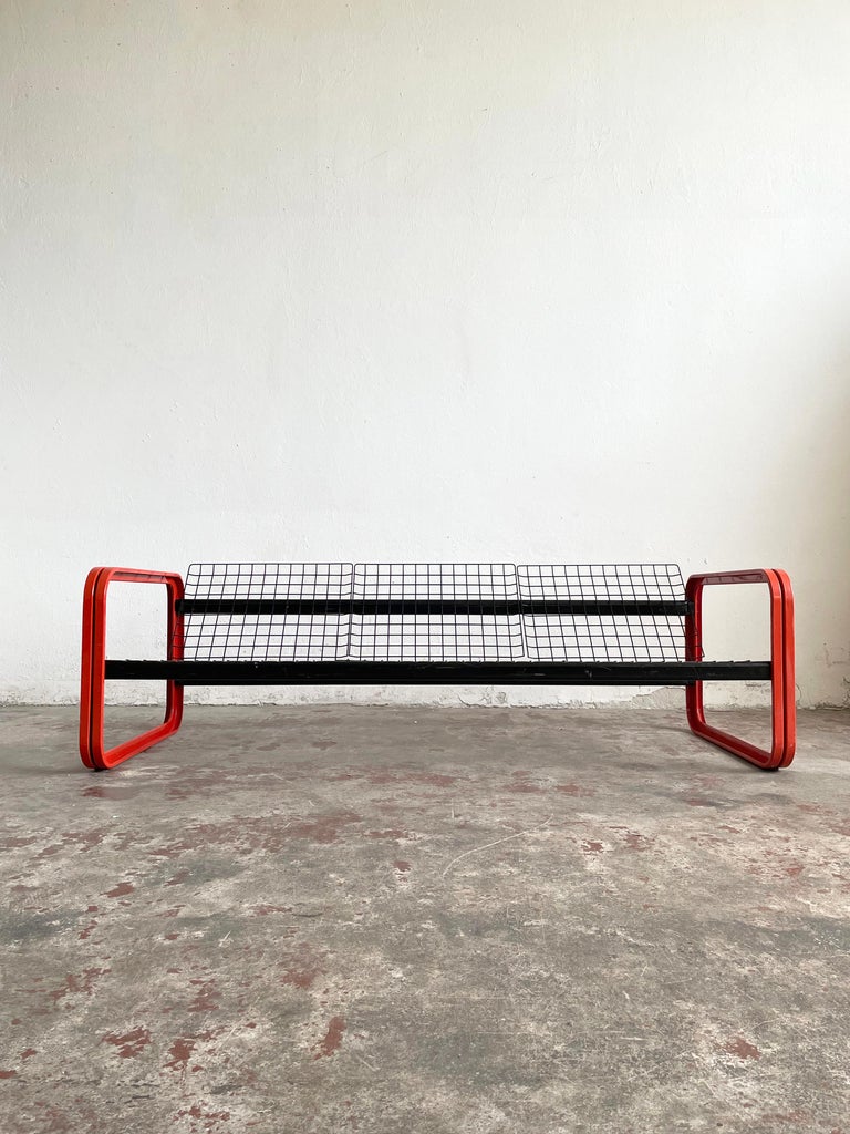 Rare and impossible to find, the modernist metal sofa
Model 'Quadra' designed by Gigante Zambusi Boccato for Italian company Seccose

Produced in the 1980s

A very sturdy frame is made of red and black lacquered steel parts. It can be