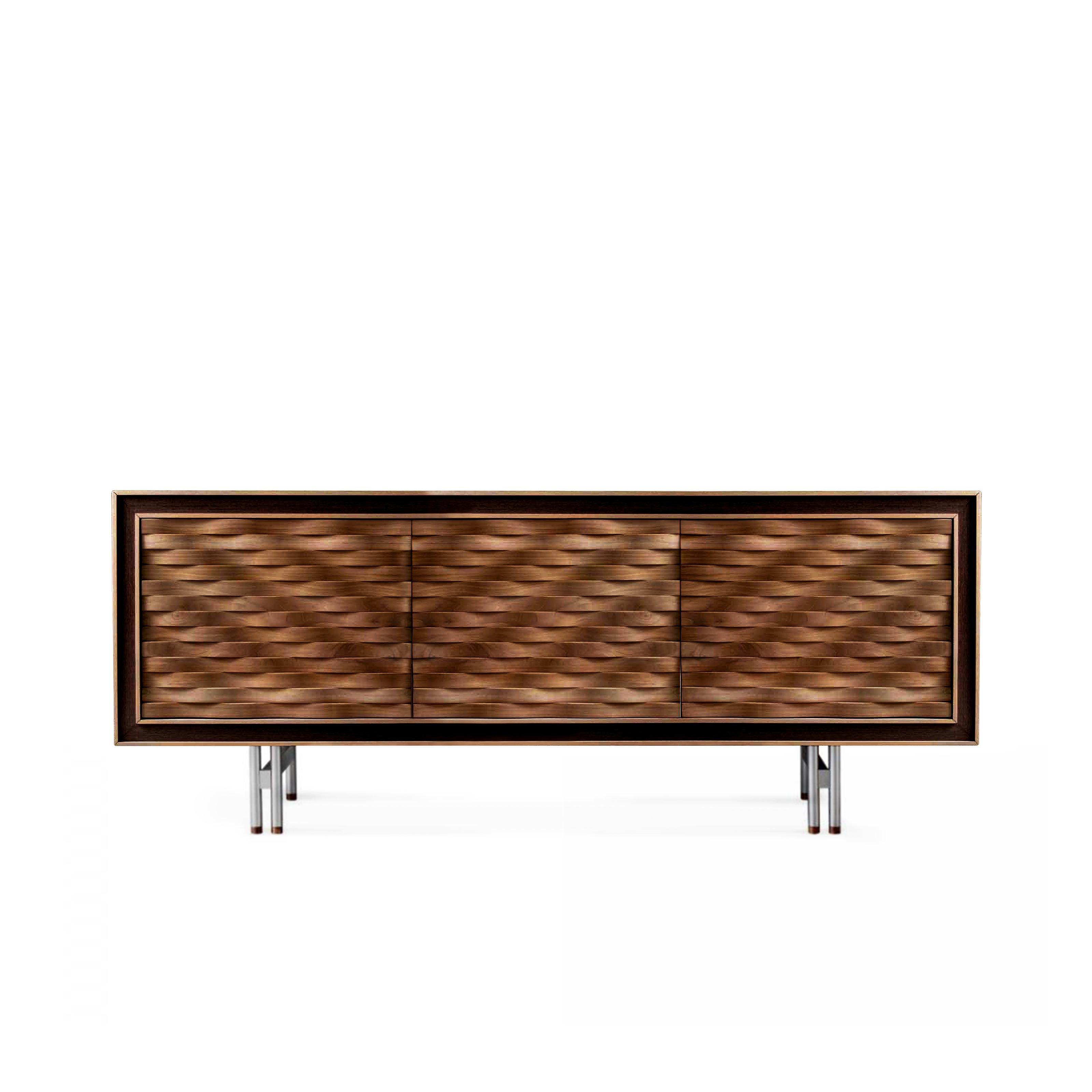 Un superbe buffet qui allie un design italien raffiné à un savoir-faire exceptionnel. Fabriqué en noyer massif de première qualité avec une finition à l'huile naturelle, c'est une pièce intemporelle parfaite pour les intérieurs élégants et