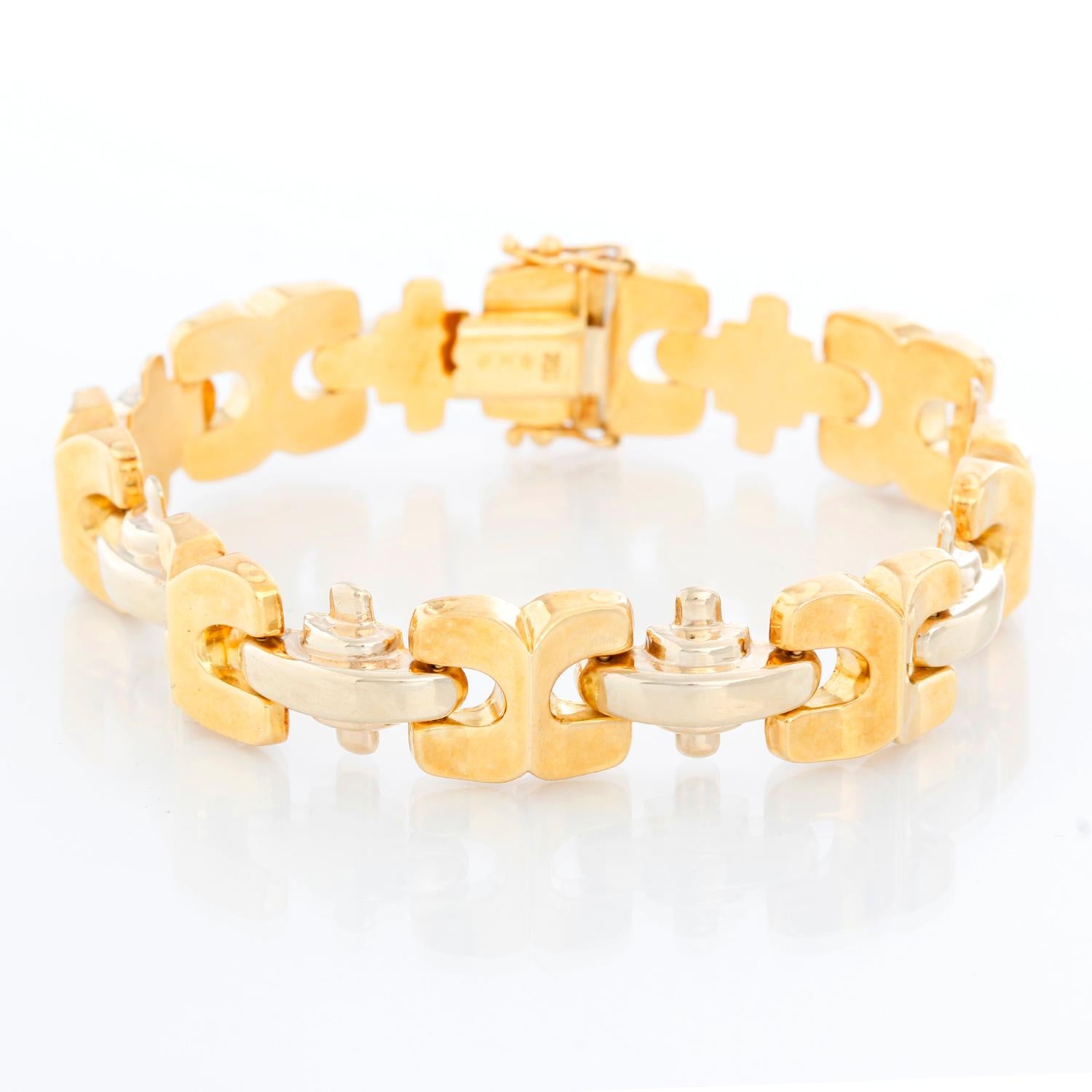 Quadri 18K Yellow Gold Link Bracelet - Beautiful link bracelet. Stamped 750, Quadri . Measures 11 mm wide x 7 inches long. Total weight 27.3 grams. Pre-owned with custom box.