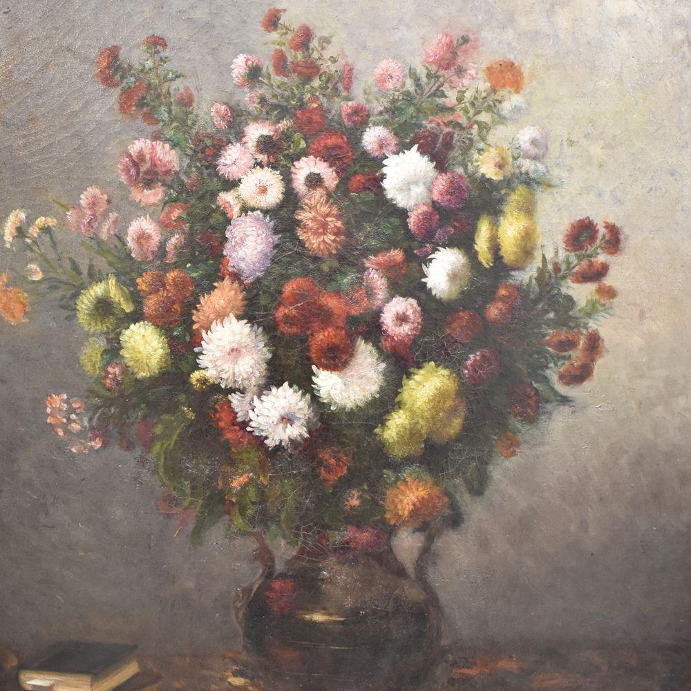 Il Quadro Antico, Vaso Di Fiori dipinti su tela rappresenta un bel mazzo di fiori con

Dalie, Astri e Crisantemi sopra ad un tavolo. I fiori sono raccolti in un vaso con affianco due libri antichi.

Si tratta di dipinti antichi olio su tela del XIX