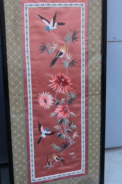 Cuadros en tela de seda coloreada de China con flores, pájaros y árboles Años 50