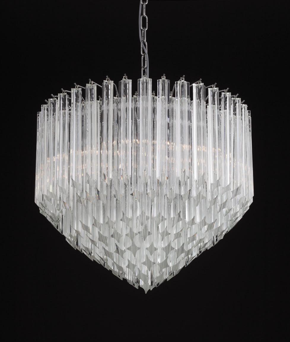 Lampadario italiano con vetri di Murano trasparenti tagliati con la tecnica Quadriedri disposti a strati decrescenti su una struttura in metallo cromato di Fabio Ltd / Ispirato a Venini / Made in Italy
8 luci / tipo E12 o E14 / max 40W