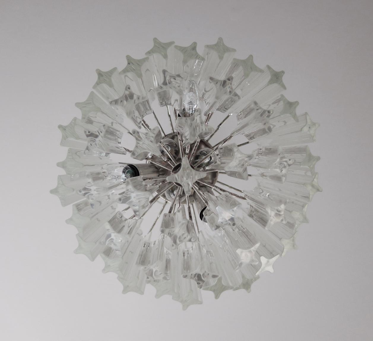 Fantastico lampadario vintage di Murano realizzato con 47 prismi di cristallo trasparente di Murano 
