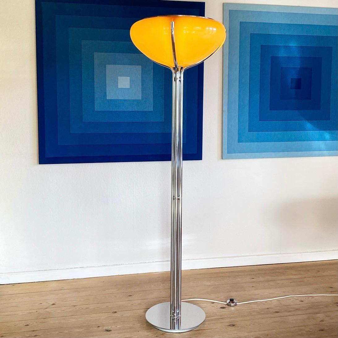 Mid-Century Modern Quadrifoglio Caramel Colored Floor Lamp by Luigi Massoni for Studio G6, Italy