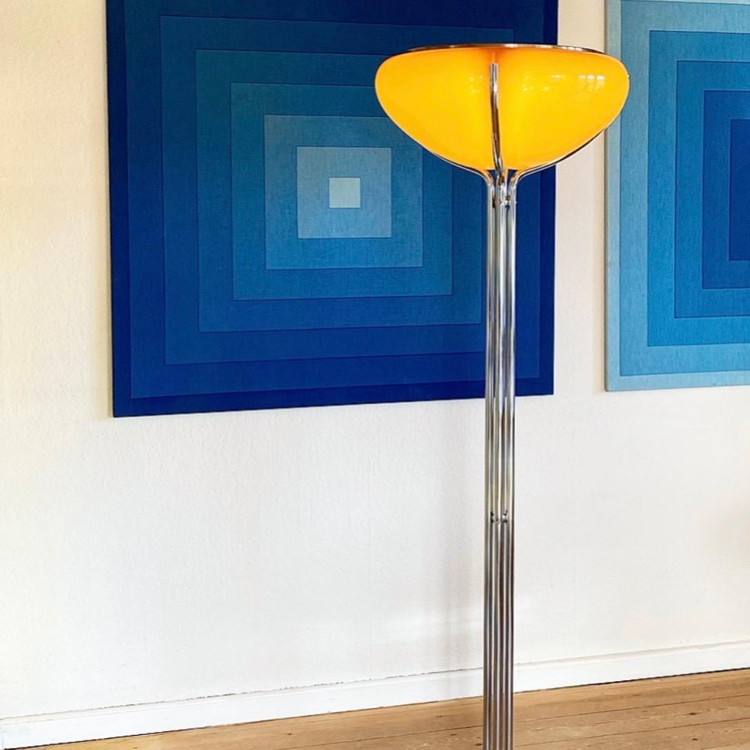 Quadrifoglio Caramel Colored Floor Lamp by Luigi Massoni for Studio G6, Italy In Good Condition In Haderslev, DK